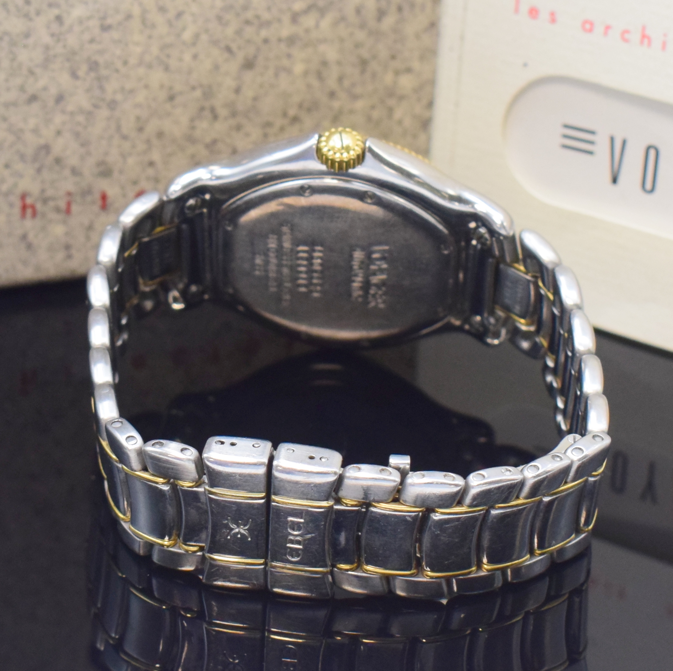 Detail b: EBEL Voyager Herrenarmbanduhr mit Weltzeitanzeige Referenz 1124913 in Stahl/Gold, Schweiz um 1990, Automatik, 8- fach verschr. Geh., beids. drehb. ...