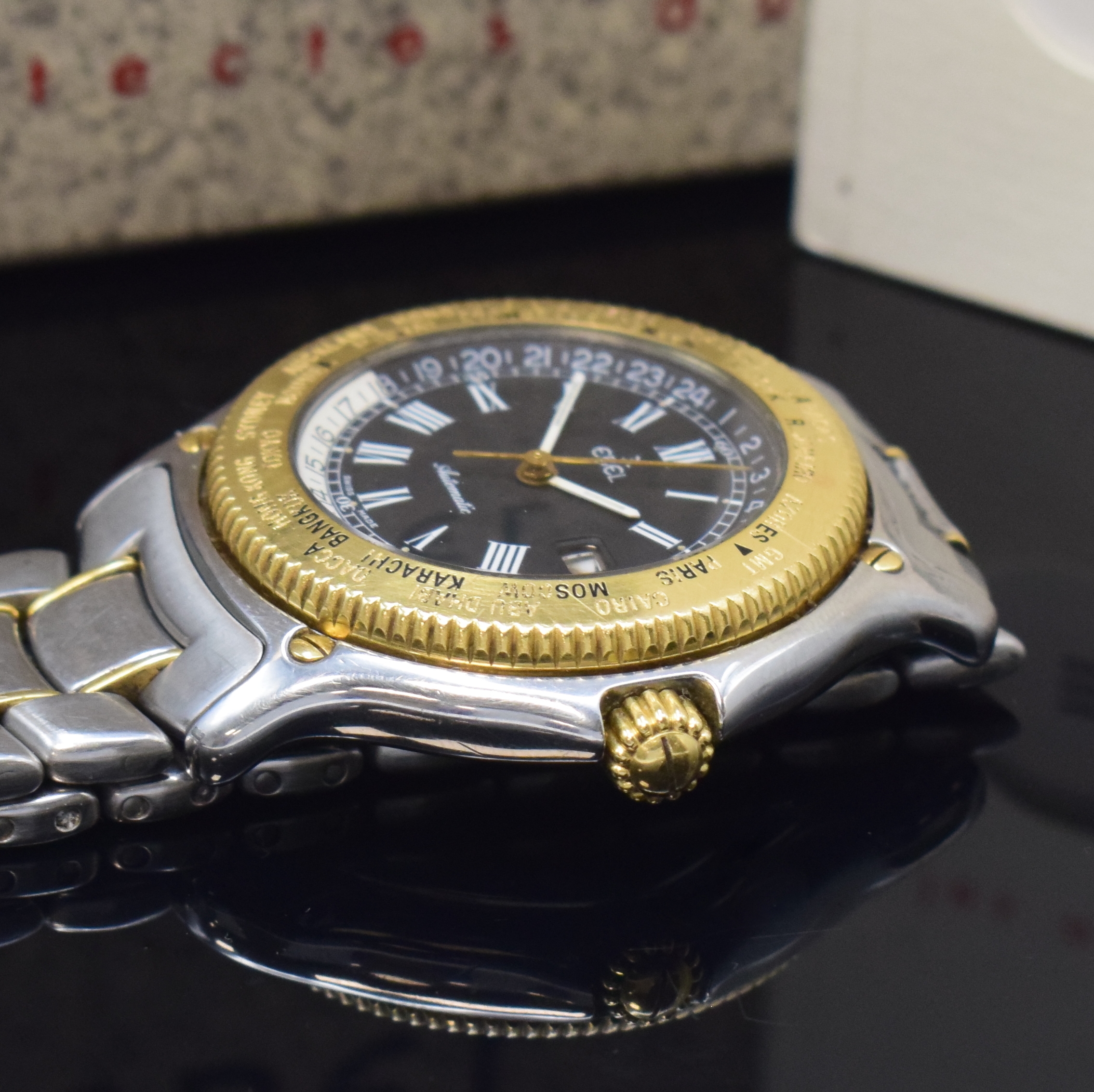 Detail c: EBEL Voyager Herrenarmbanduhr mit Weltzeitanzeige Referenz 1124913 in Stahl/Gold, Schweiz um 1990, Automatik, 8- fach verschr. Geh., beids. drehb. ...