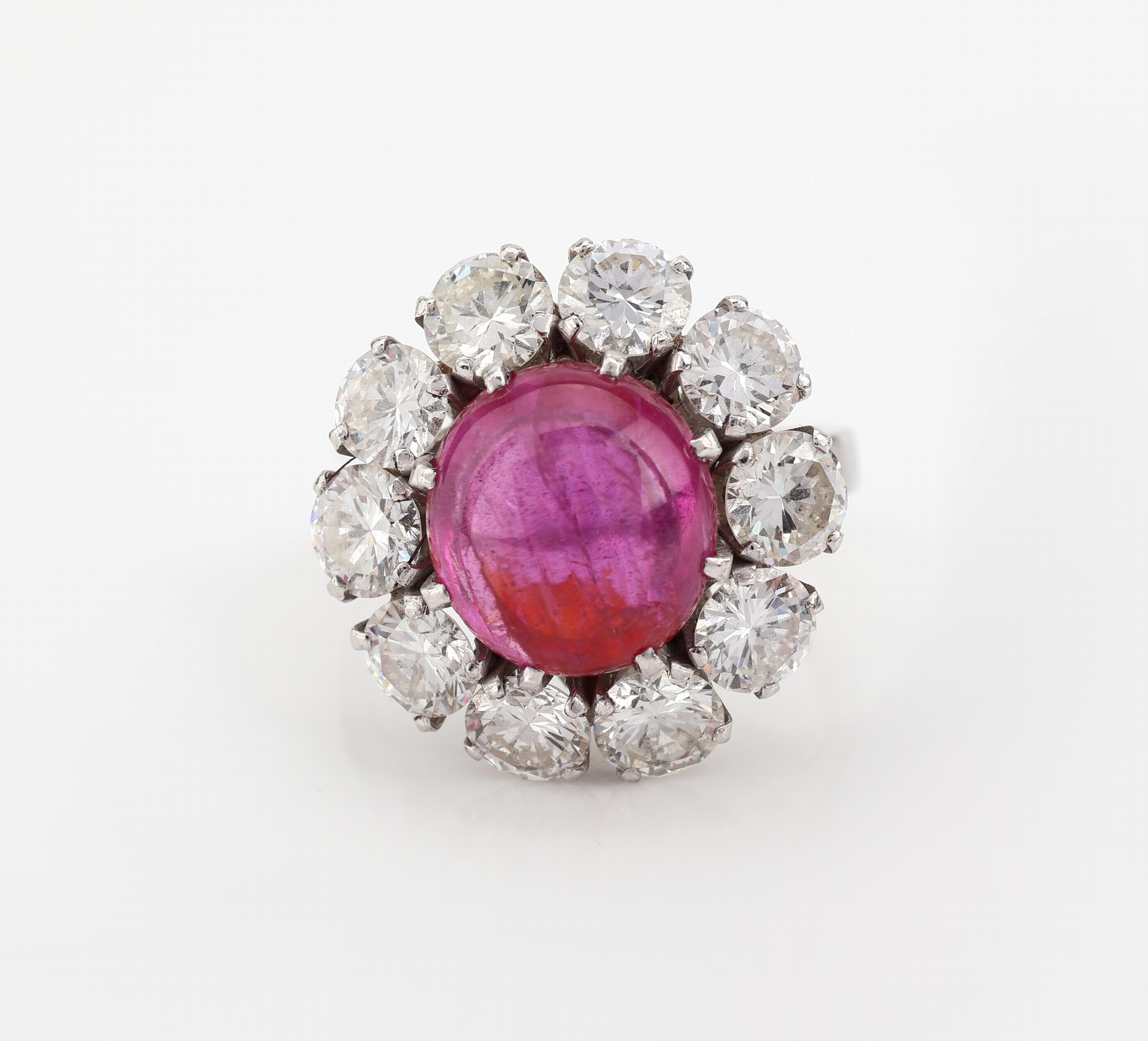 Detail b: Platin Rubin-Brillant-Ring, Pt gepr., mittig Rubin-Cabochon ca. 3.0 ct, sehr schöne Farbe, umgeben von 10 Brillanten zus. ca. 3.50 ct feines ...