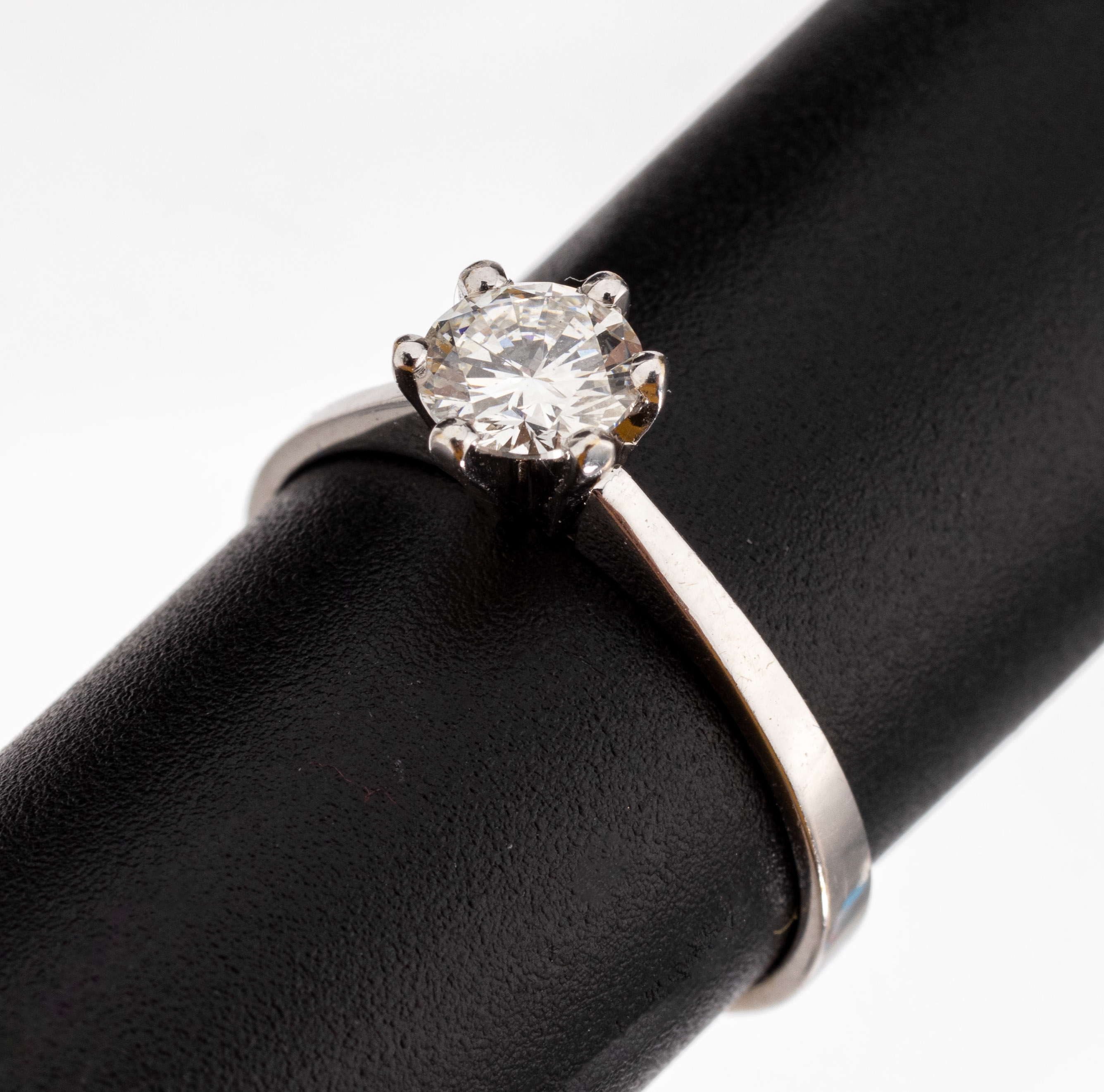 18 kt Gold Brillant-Ring, WG 750/000, Brillant ca. 0.50 ct Weiss/vs, RW 55, ca. 2.3 g
