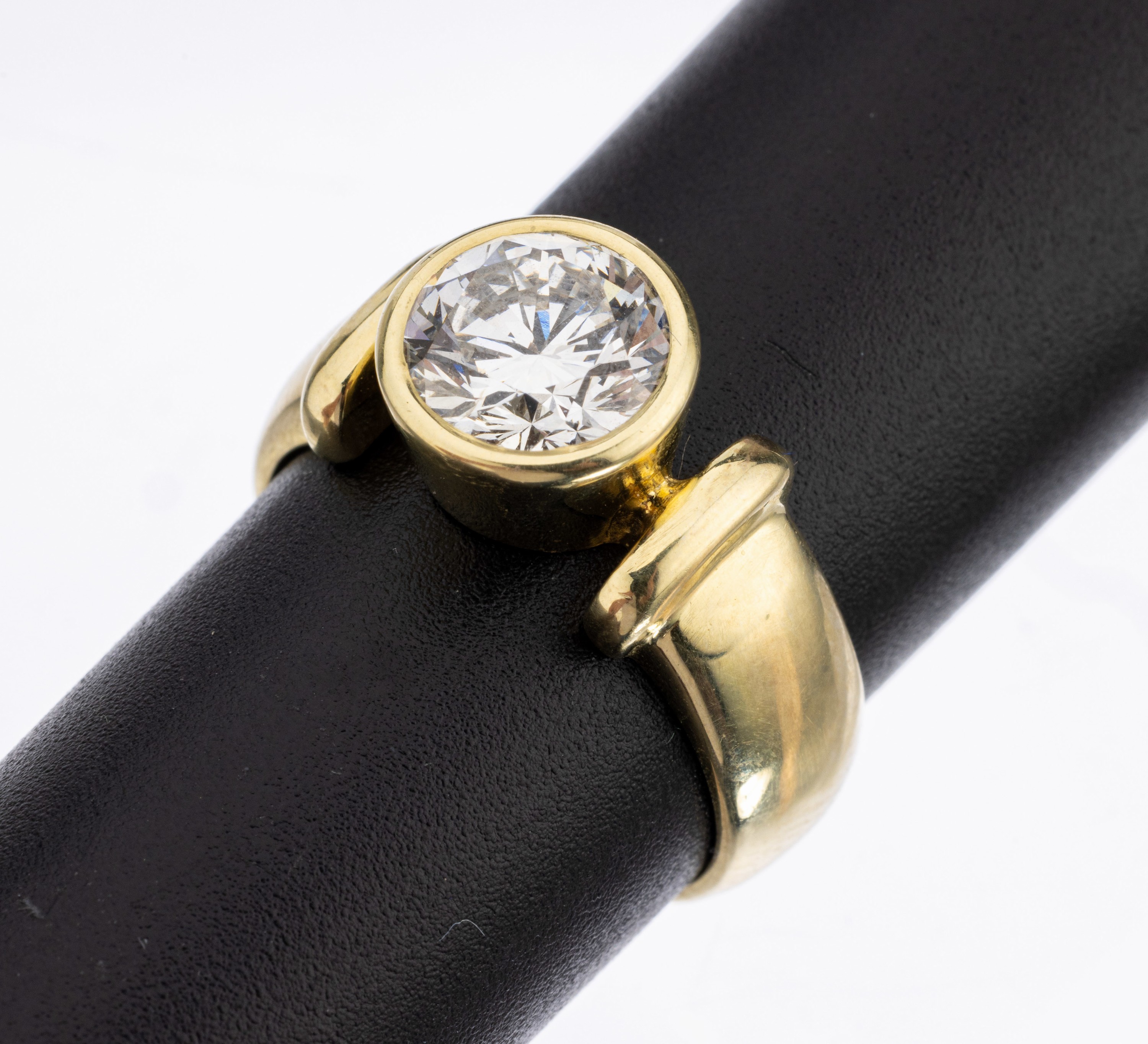 14 kt Gold Brillant-Ring, GG 585/000, Brillant ca. 2.00 ct feines Weiß(G)/si2, RW 56, ca. 9.4 g, DEGEB Expertise anbei