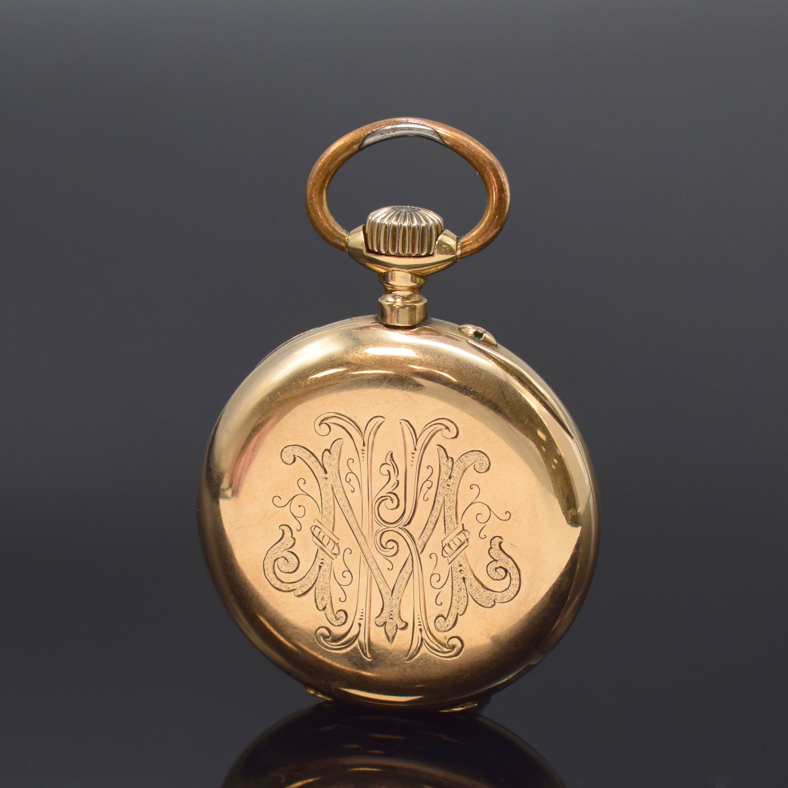 Detail a: Offene Taschenuhr in RoseG 585/000, Schweiz um 1890, glattes Geh., rücks. Monogramm-Grav., Metall-Cuvette, 2-tlg. Emailzifferbl., röm. Std.-Zahlen, ...