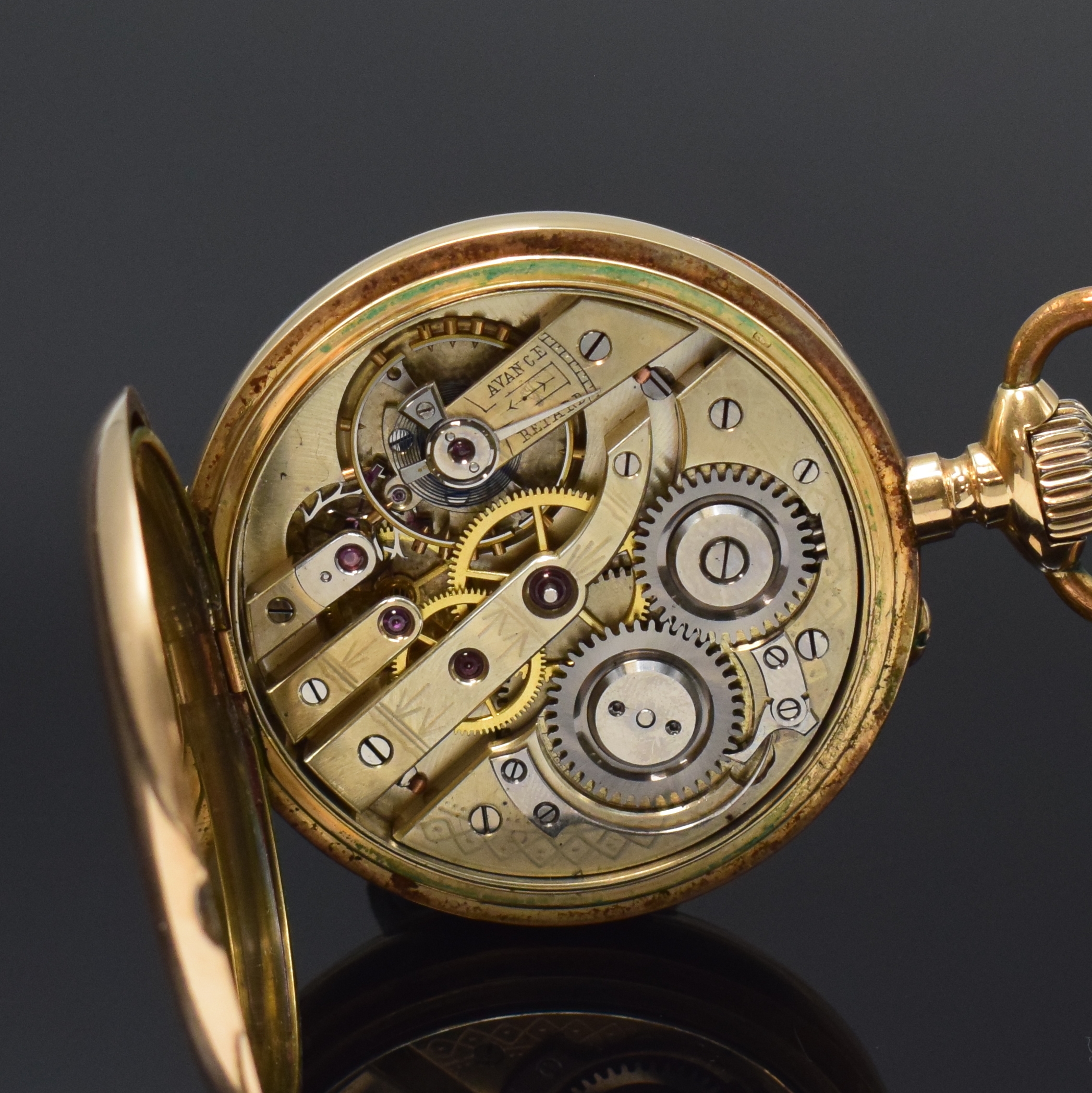 Detail e: Offene Taschenuhr in RoseG 585/000, Schweiz um 1890, glattes Geh., rücks. Monogramm-Grav., Metall-Cuvette, 2-tlg. Emailzifferbl., röm. Std.-Zahlen, ...