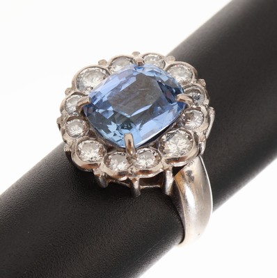 Image 18 kt gold sapphire-brilliant-ring , WG 750/000, centered bevelled sapphire approx. 4.0 ...