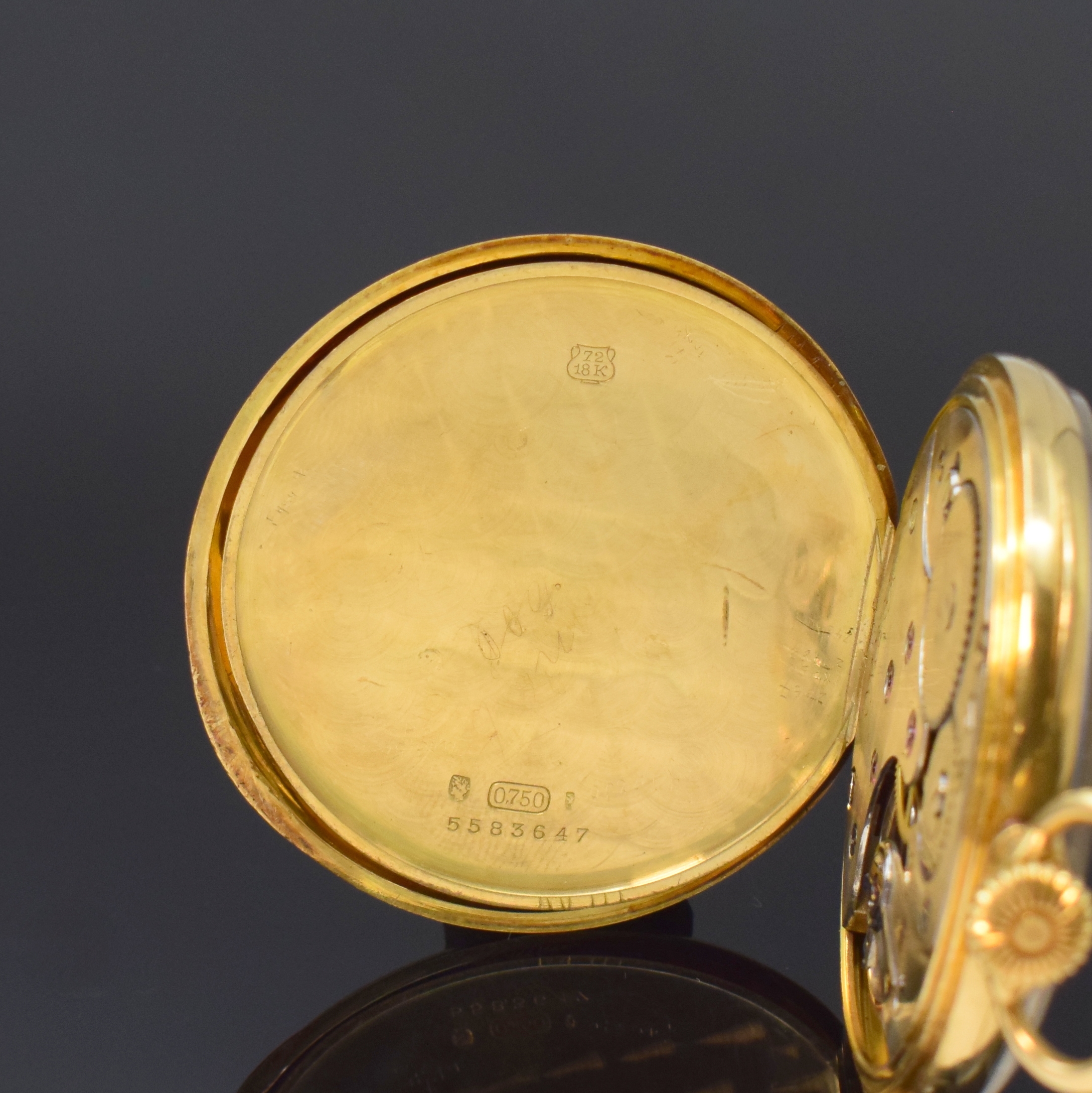 Detail d: OMEGA Frackuhr in GG 750/000, Schweiz um 1916, glattes 2-Deckel Goldgeh. dell., Cuvette m. Medaillengrav., gold. Zifferbl., schwarz. Breguetzahlen, ...
