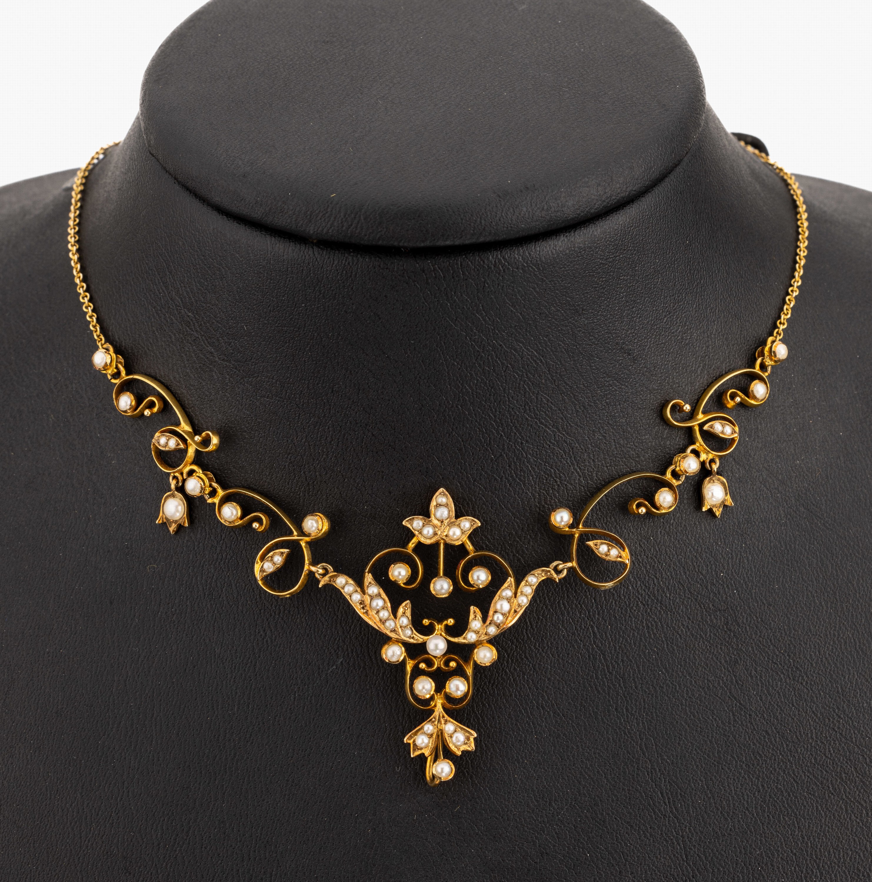 14 kt Gold Perl-Collier, um 1900, GG 585/000, Mittelteil geschwungen mit kl. Flussperlen, teilw. mit kl. bewegl. Abhängungen, L. ca. 42 cm, ca. 9.4 ...