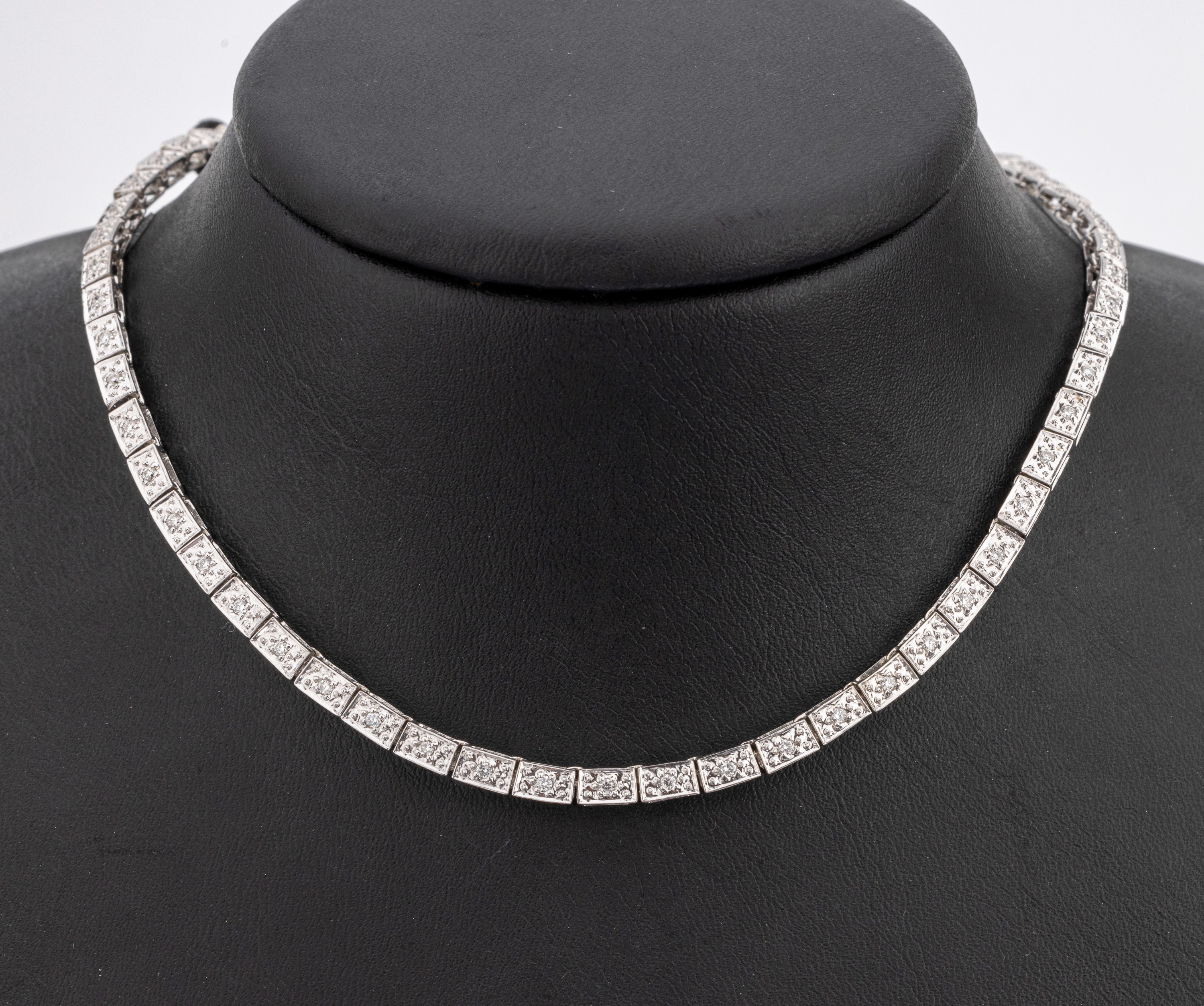 14 kt Gold Brillant-Collier, WG 585/000, voll ausgefasst mit 76 Brillanten zus. ca. 1.15 ct (grav.) feines Weiss-Weiss/si, L. ca. 43cm, ...