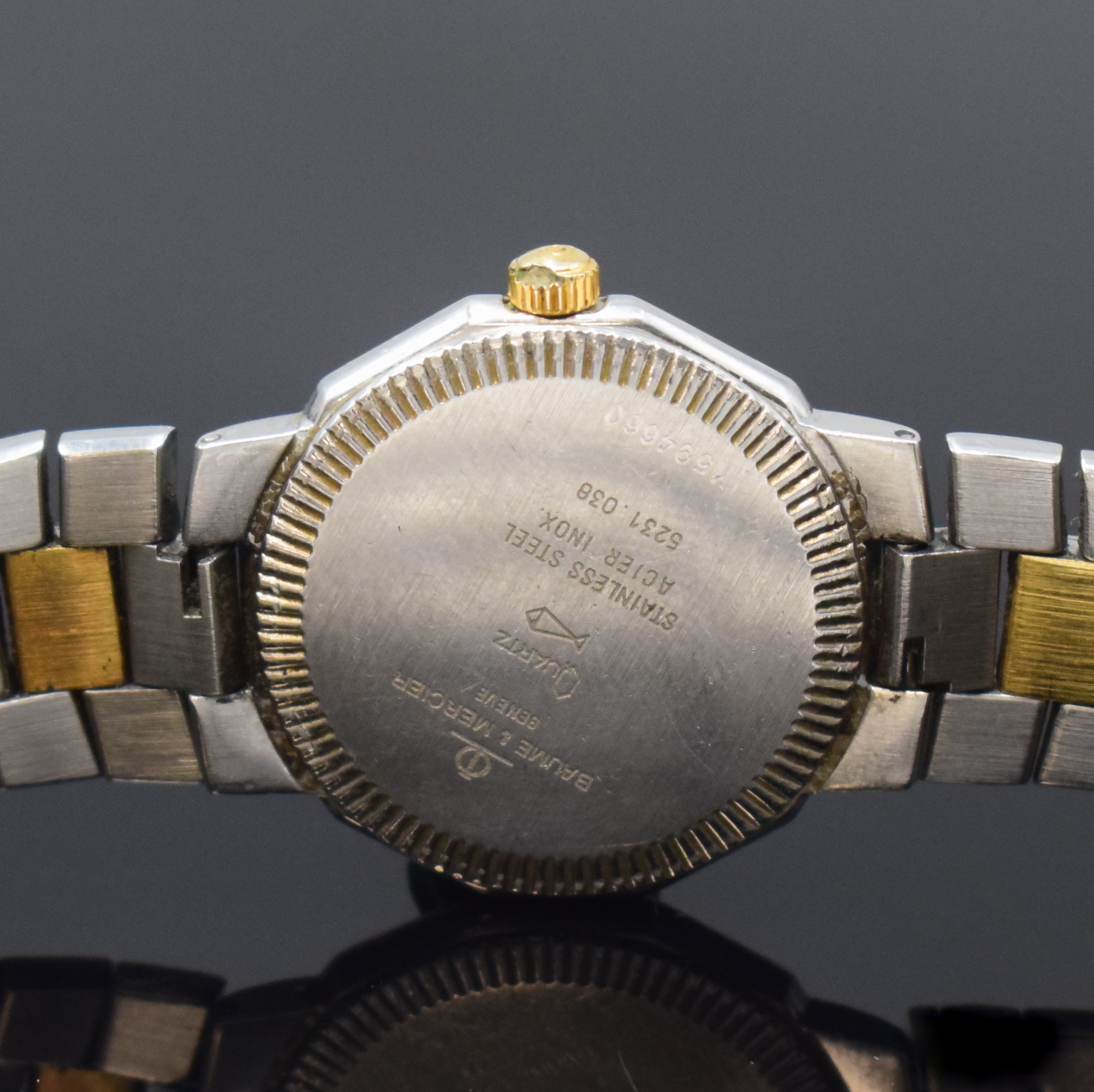 Detail d: BAUME & MERCIER Riviera Damenarmbanduhr in Stahl/Gold Referenz 5231.038, Schweiz um 1985, quartz, 12-eckiges Geh., Boden u. Krone verschr., integr. ...