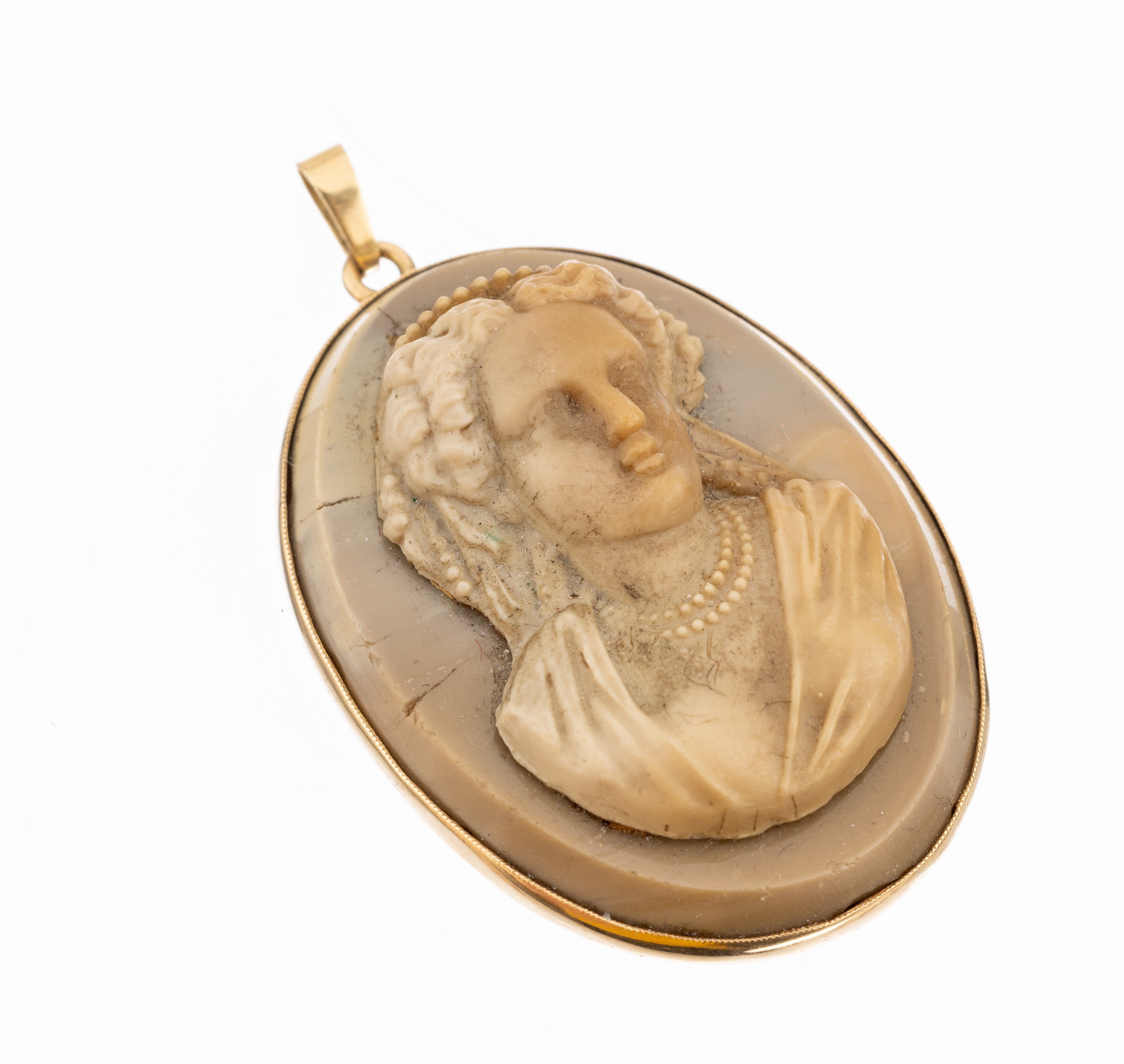 14 kt Gold Kamee-Anhänger, GG 585/000, um 1900, ovale Lavastein-Kamee, plastische Darstellung einer Dame, ca. 4.5 x 2.9 cm