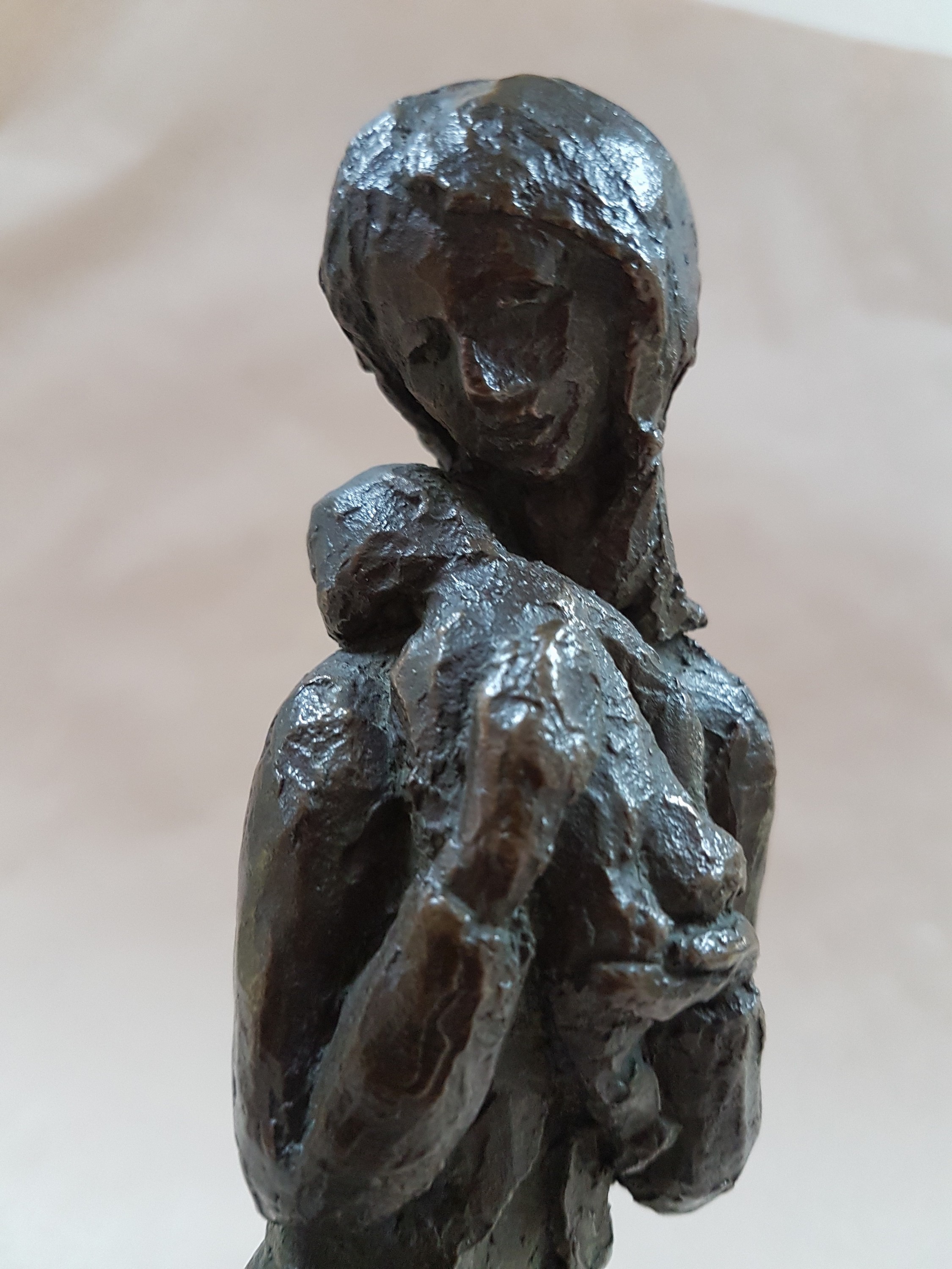 Detail f: Waltraud Suckow, 1924 Erfurt-2009 Mannheim, 2 Bronzeplastiken: "Mauerblümchen", 1978, Bronze auf Verblendriegel, 12x22x8 cm; stehende ...