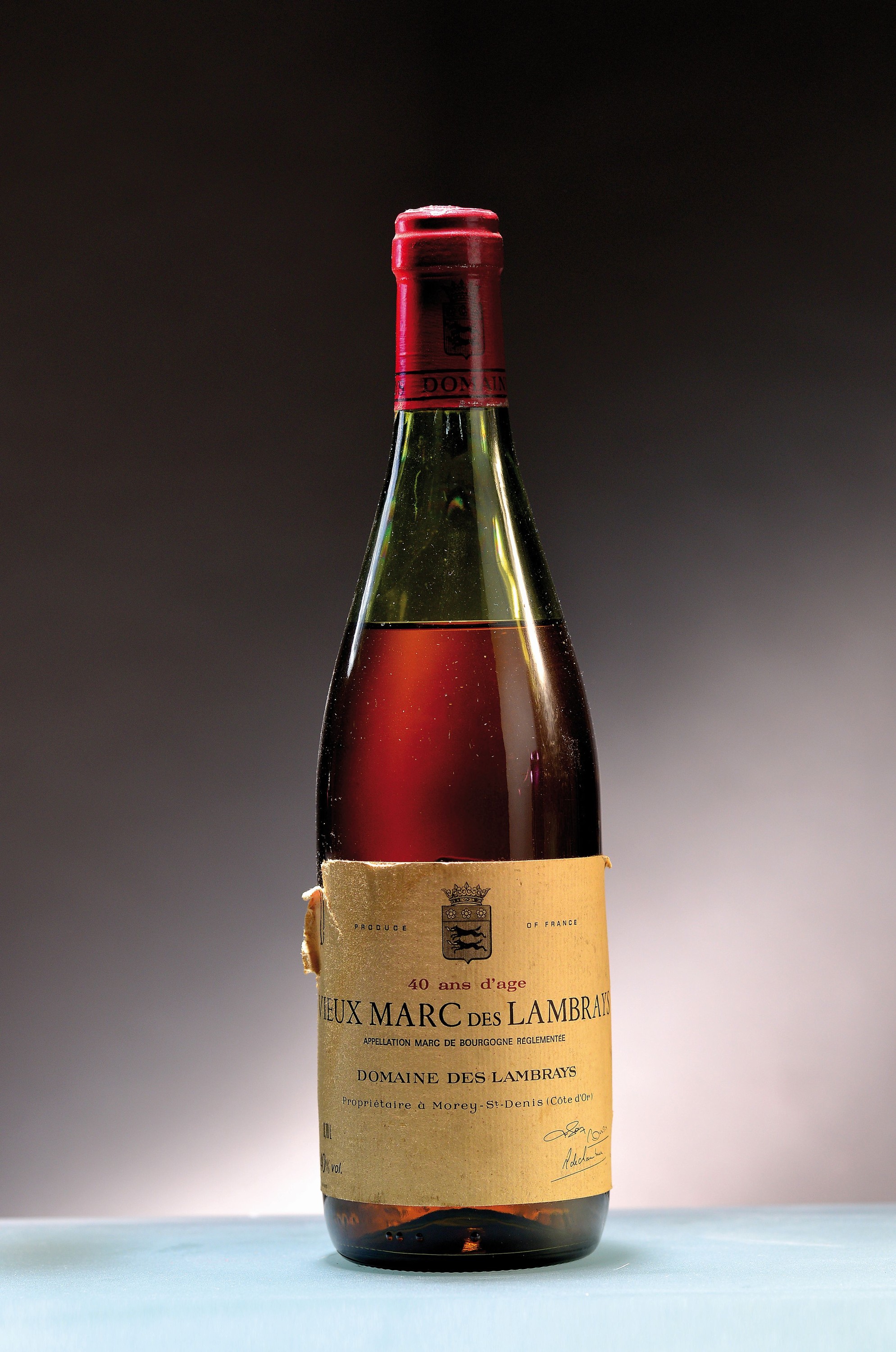 1 Flasche Vieux Marc des Lambrays, 40 Ans D'Age, Domaine des Lambrays, Cote D'Or, 40% Vol., Etikett min. lädiert, ca. 5,4cm unter Kapsel
