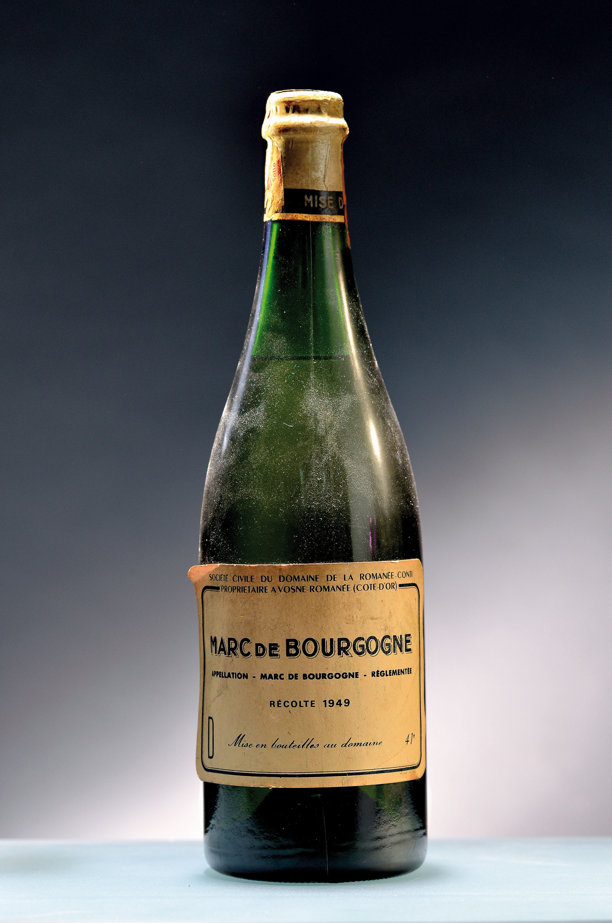 1 Flasche 1949 Marc de Bourgogne, Domaine de La Romanee-Conti, Cote D'Or, 41% Vol., 5,2 cm unter Kapsel, Etikett l. lädiert
