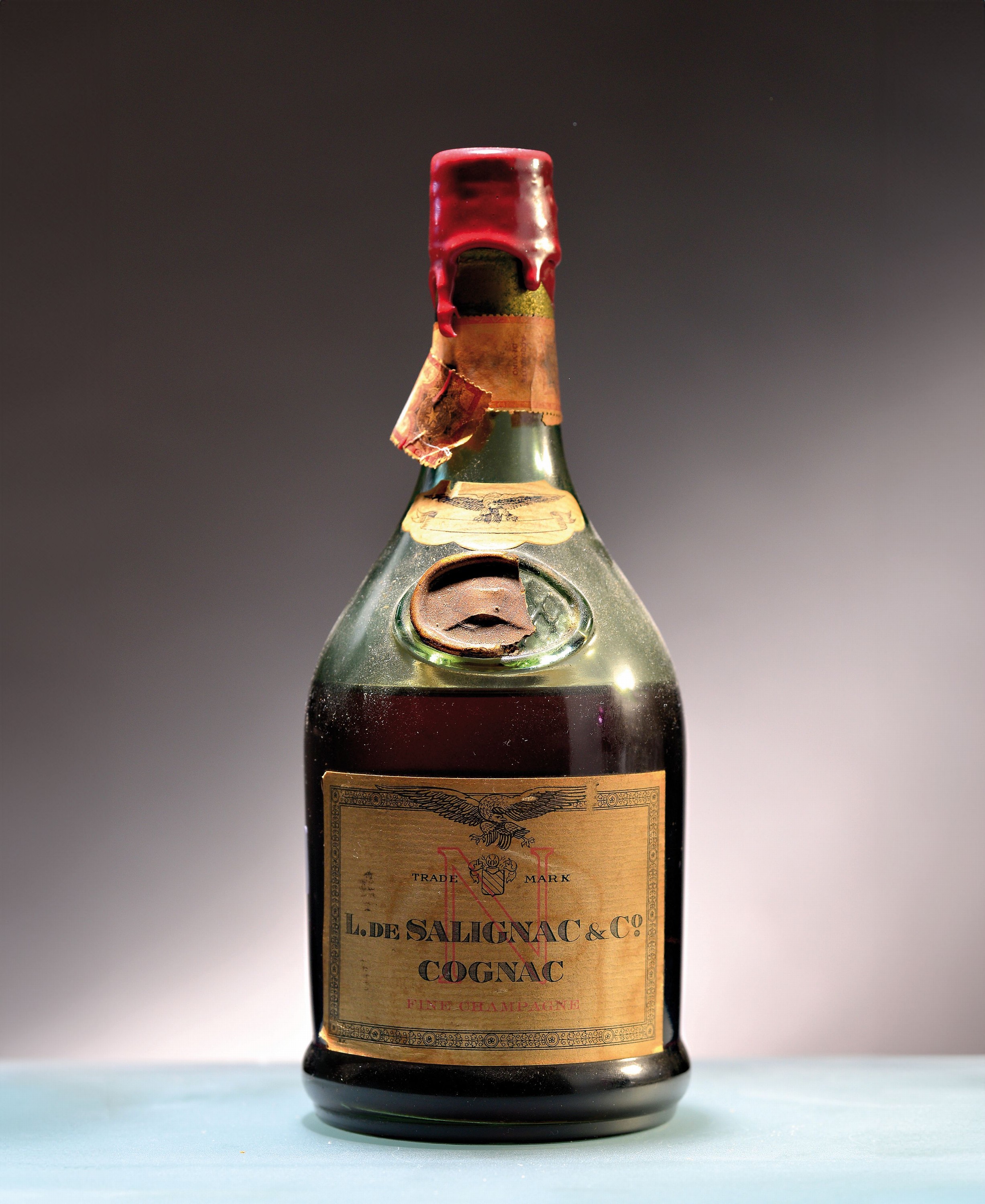 1 Flasche Louis de Salignac Cognac Napoleon, Fine Champagne, ca. 73cl, 40% Vol., 1980er Jahre, low/below shoulder