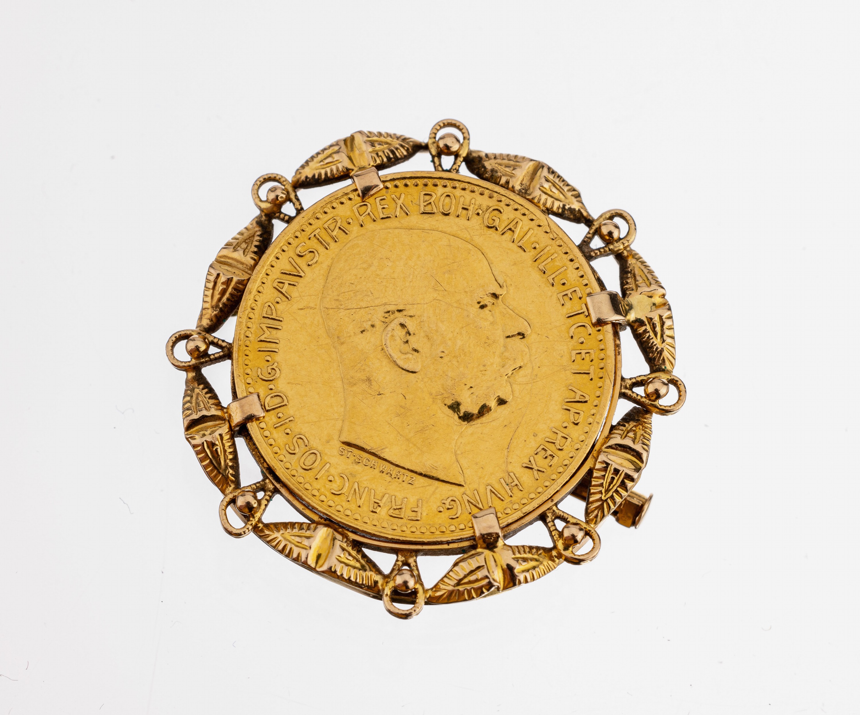 14 kt Gold Münz-Brosche, GG 585/000, 1950erJahre, Rahmung mit geschwungenen Elementen, lose gefasste Goldmünze, 20 Kronen, ÖsterreichUngarn, 1915 ...