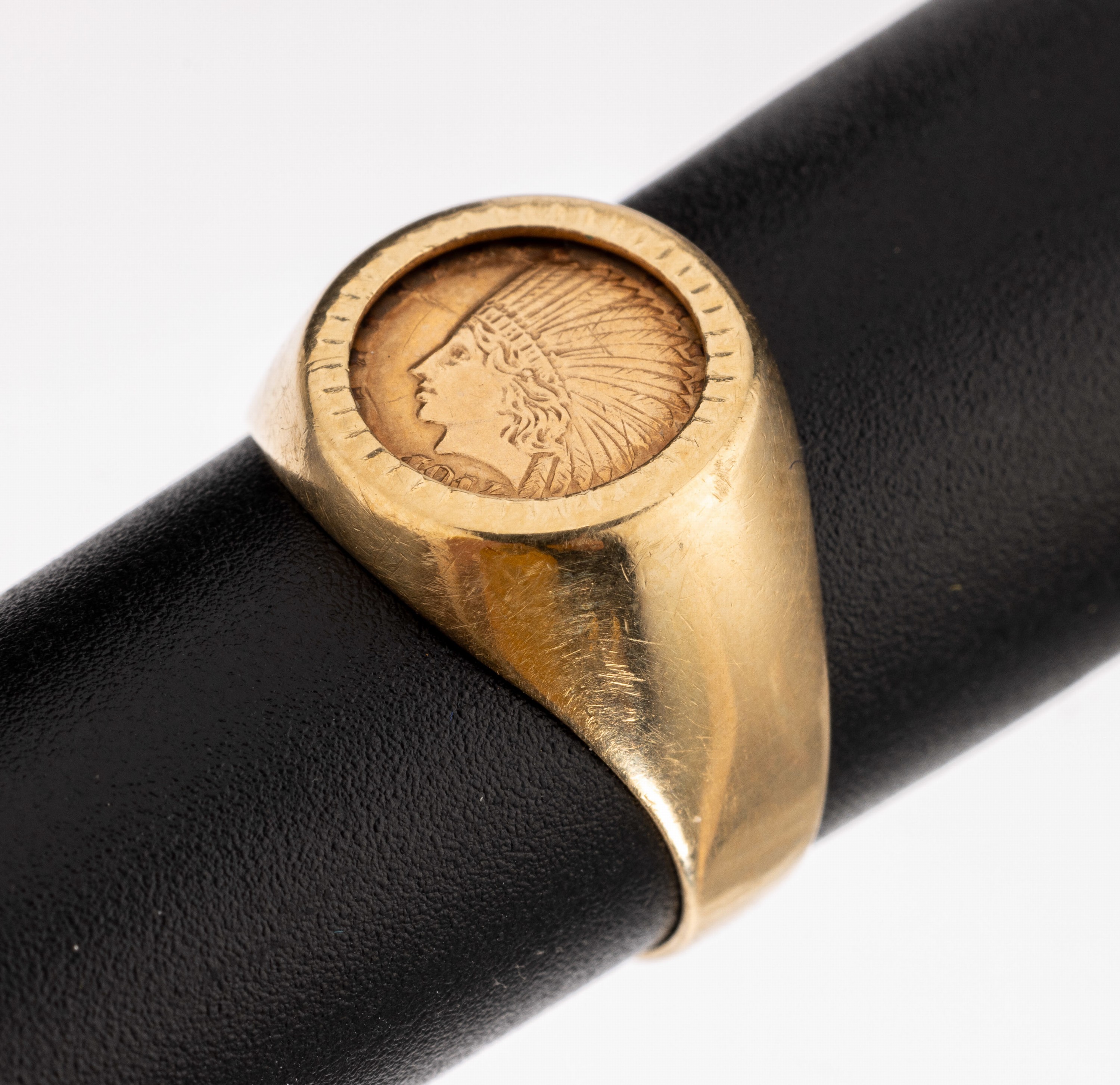 14 kt Gold Münz-Ring, GG 585/000, schlicht,lose gefasste Münze, Indian Head, USA 1914, RW53, ca. 3.9 g