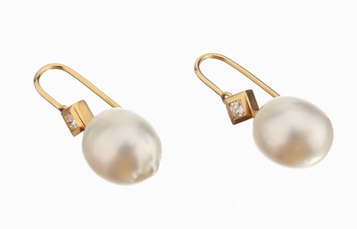 Image 18 kt gold pearl-brilliant-earrings , YG 750/000, movable suspension with 2 cultured ...