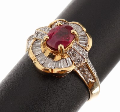 Image 18 kt gold ruby-diamond-ring , YG 750/000, centered embossed set oval bevelled ruby ...