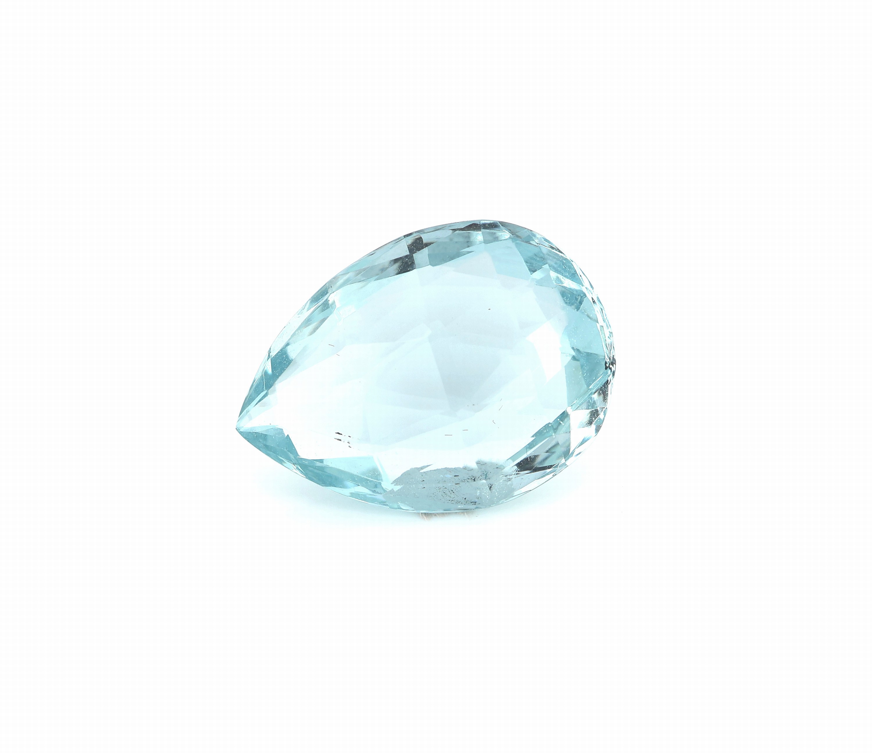 Loser Aquamarin ca. 13.3 ct, tropfenförmig facett., ca. 14.9 x 8.1 x 20 mm