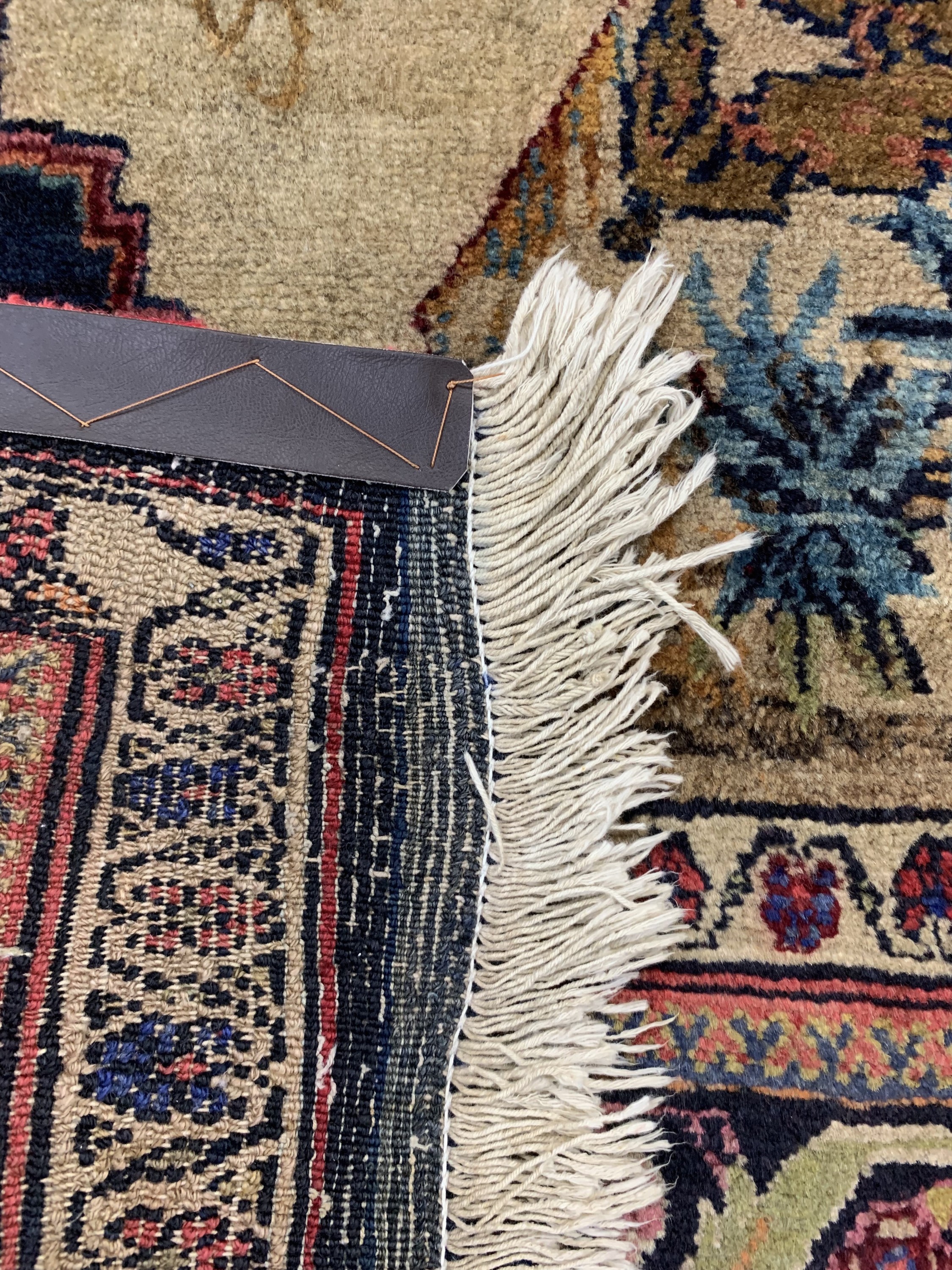 Detail e: Antiker Bachtiar Persien, "Amale Gholikhan Bachtiari", um 1910/1920, Wolle auf Baumwolle,ca. 215 x 134 cm, EHZ: 1-2