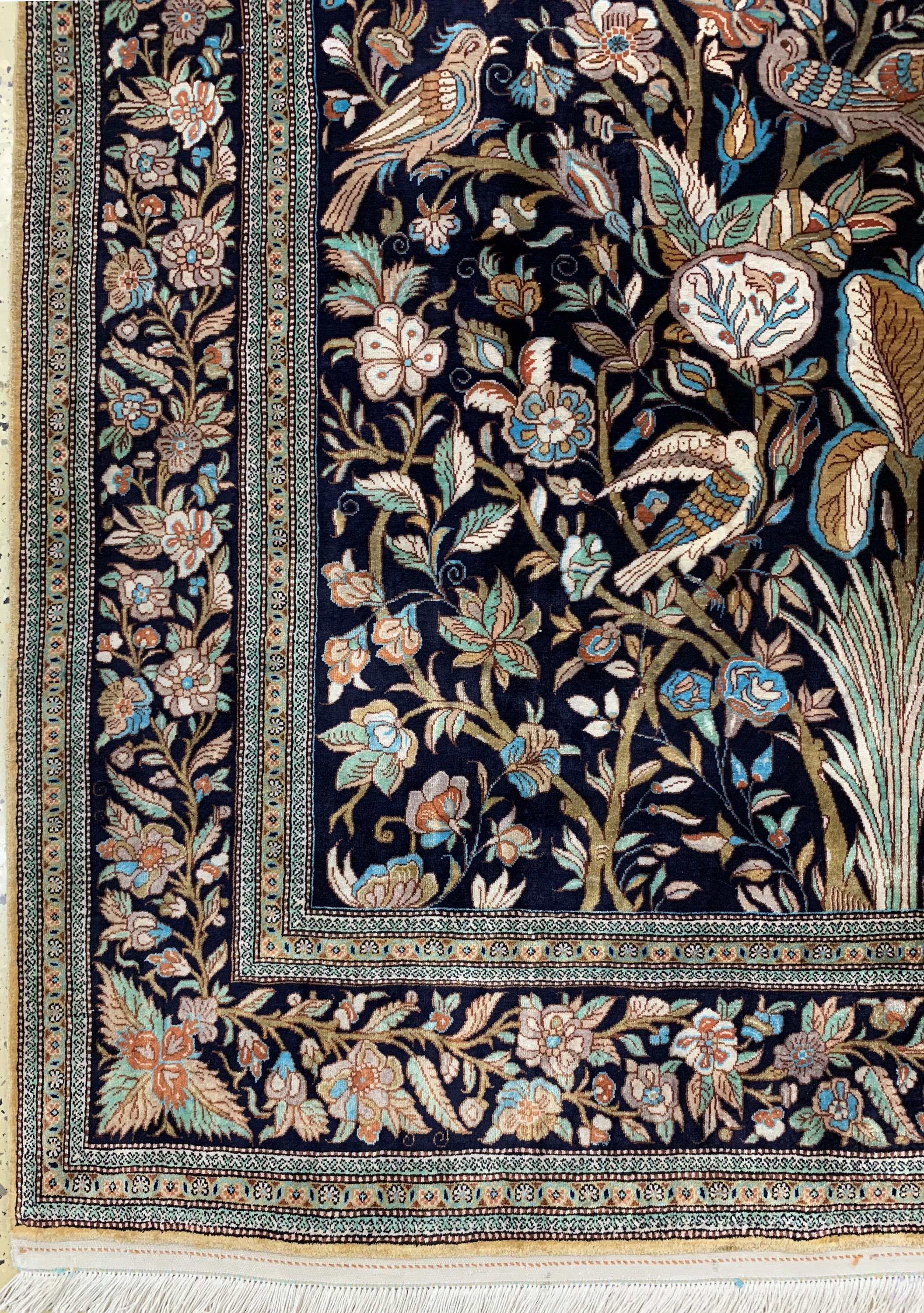 Detail b: Ghom Seide"Shakeri"Persien, signiert, um 1940, reine Naturseide, ca. 212 x 136 cm, EHZ:1-2
