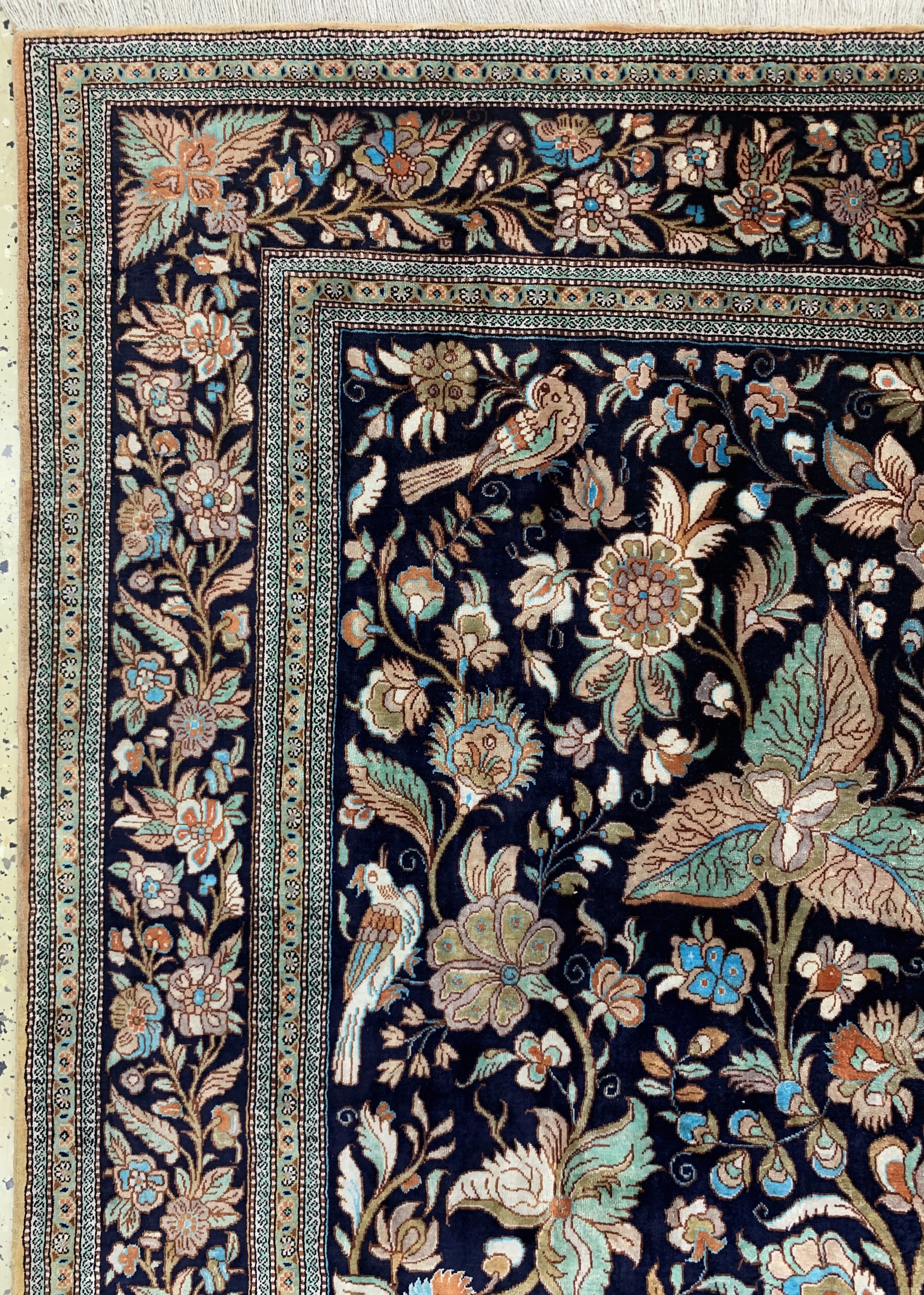 Detail d: Ghom Seide"Shakeri"Persien, signiert, um 1940, reine Naturseide, ca. 212 x 136 cm, EHZ:1-2