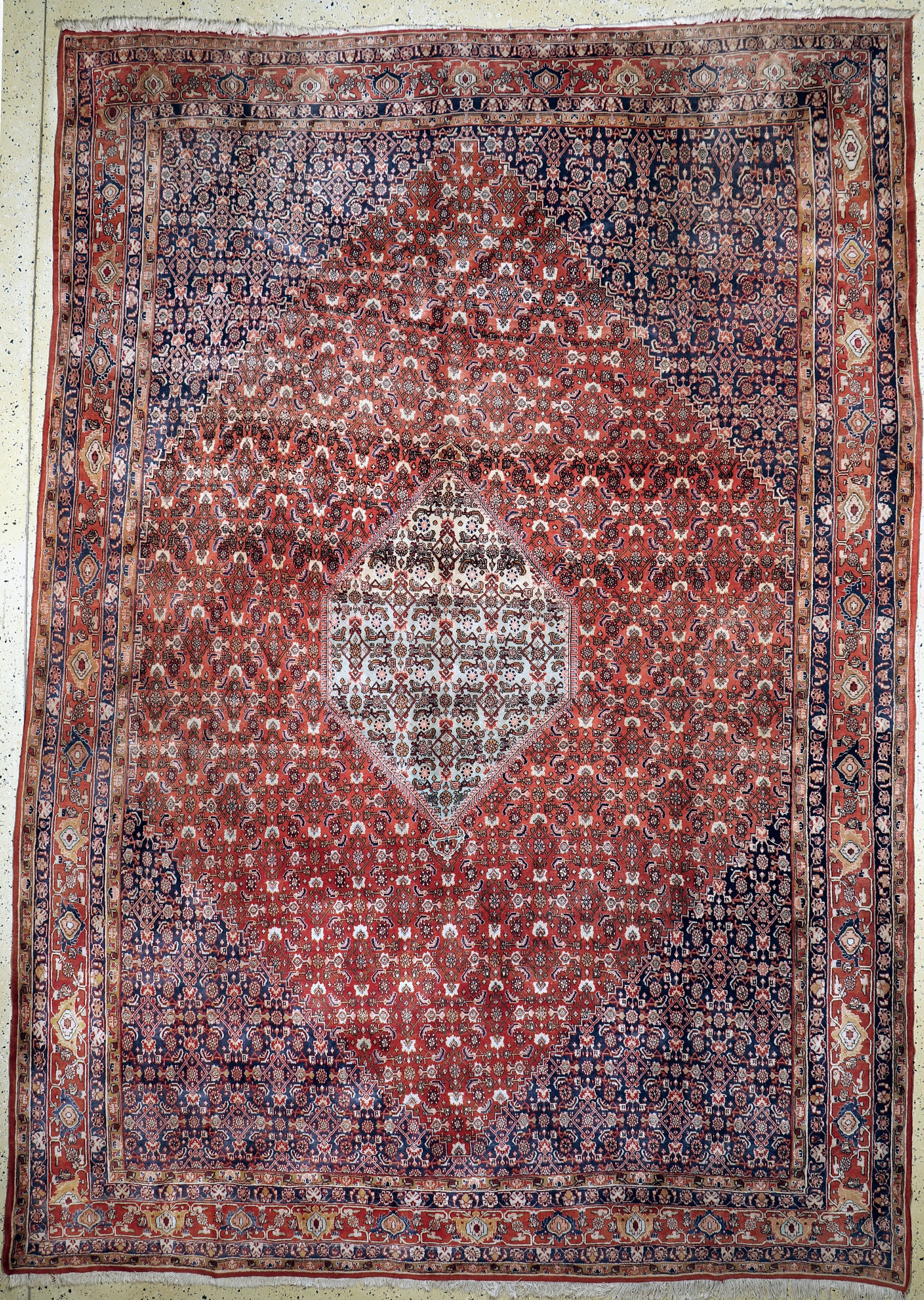 Bidjar alt, Persien, Mitte 20.Jh, Wolle aufBaumwolle, ca. 400 x 290 cm, verblasst, EHZ: 2