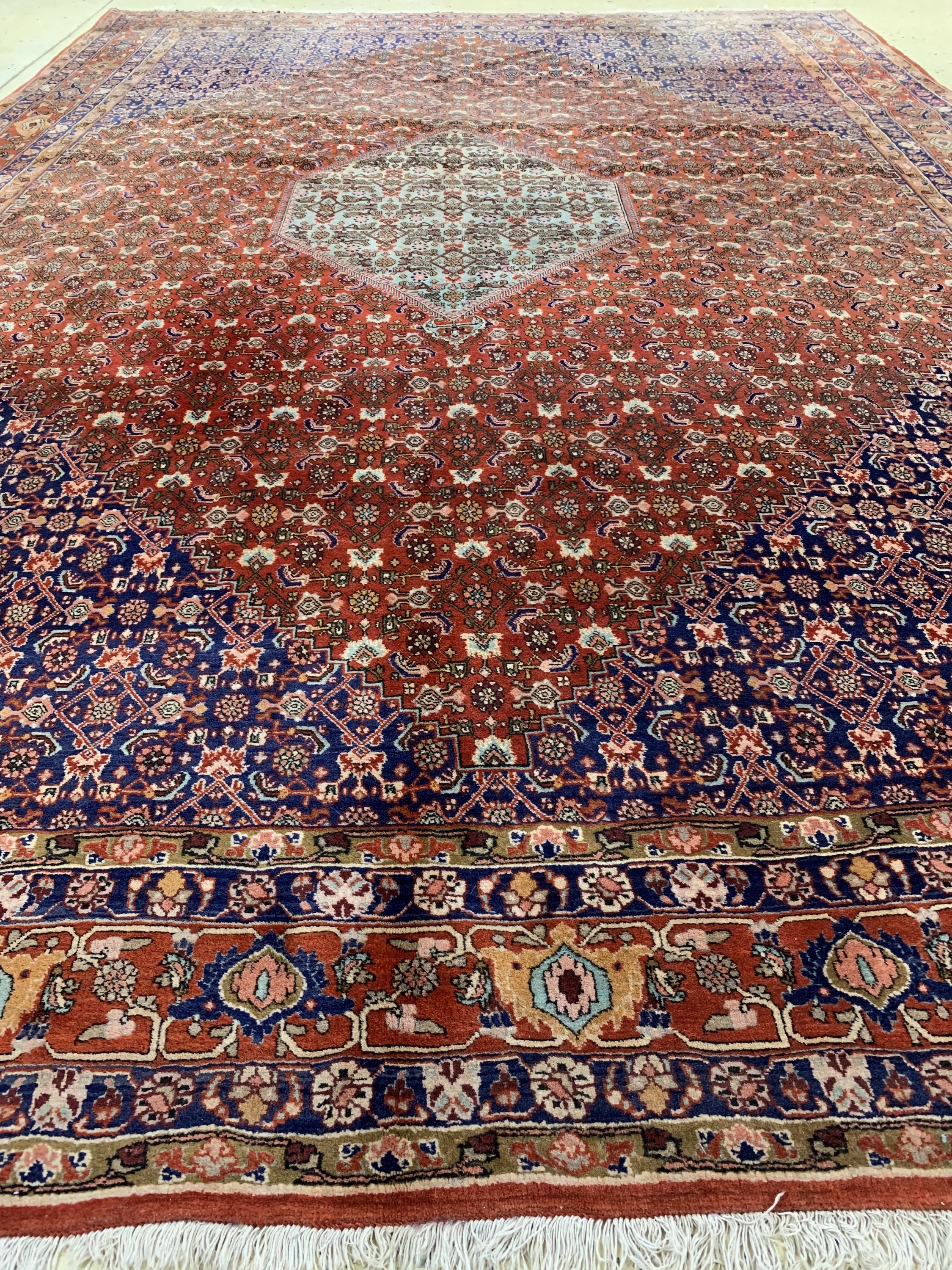 Detail f: Bidjar alt, Persien, Mitte 20.Jh, Wolle aufBaumwolle, ca. 400 x 290 cm, verblasst, EHZ: 2