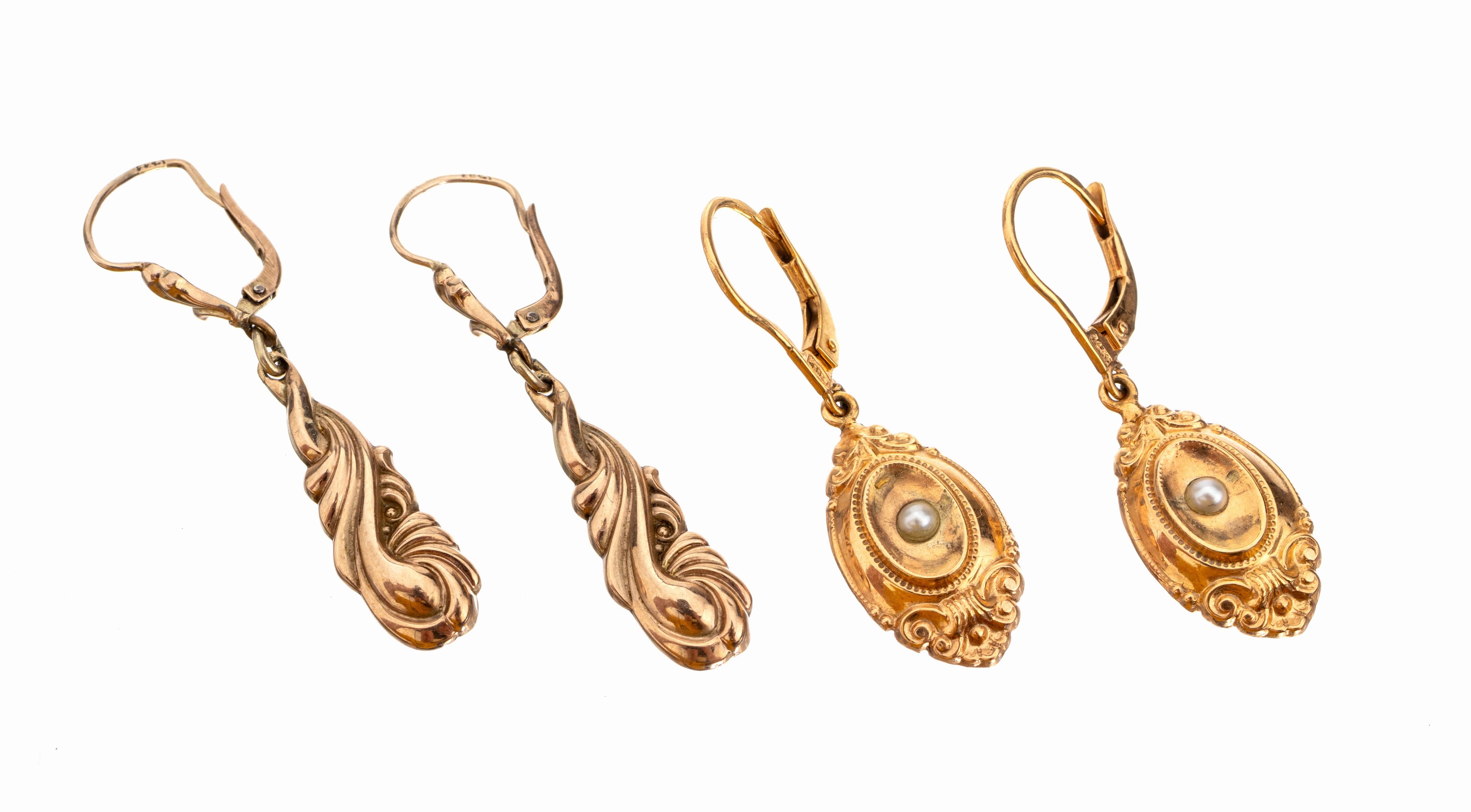 Konvolut 2 14 und 8 kt Gold Ohrhänger, GG 585/000 und GG 333/000, hohl gearbeitet, im Stil des Biedermeier, geschwungen, 1 x mit kl.Saatperlen, ca. ...