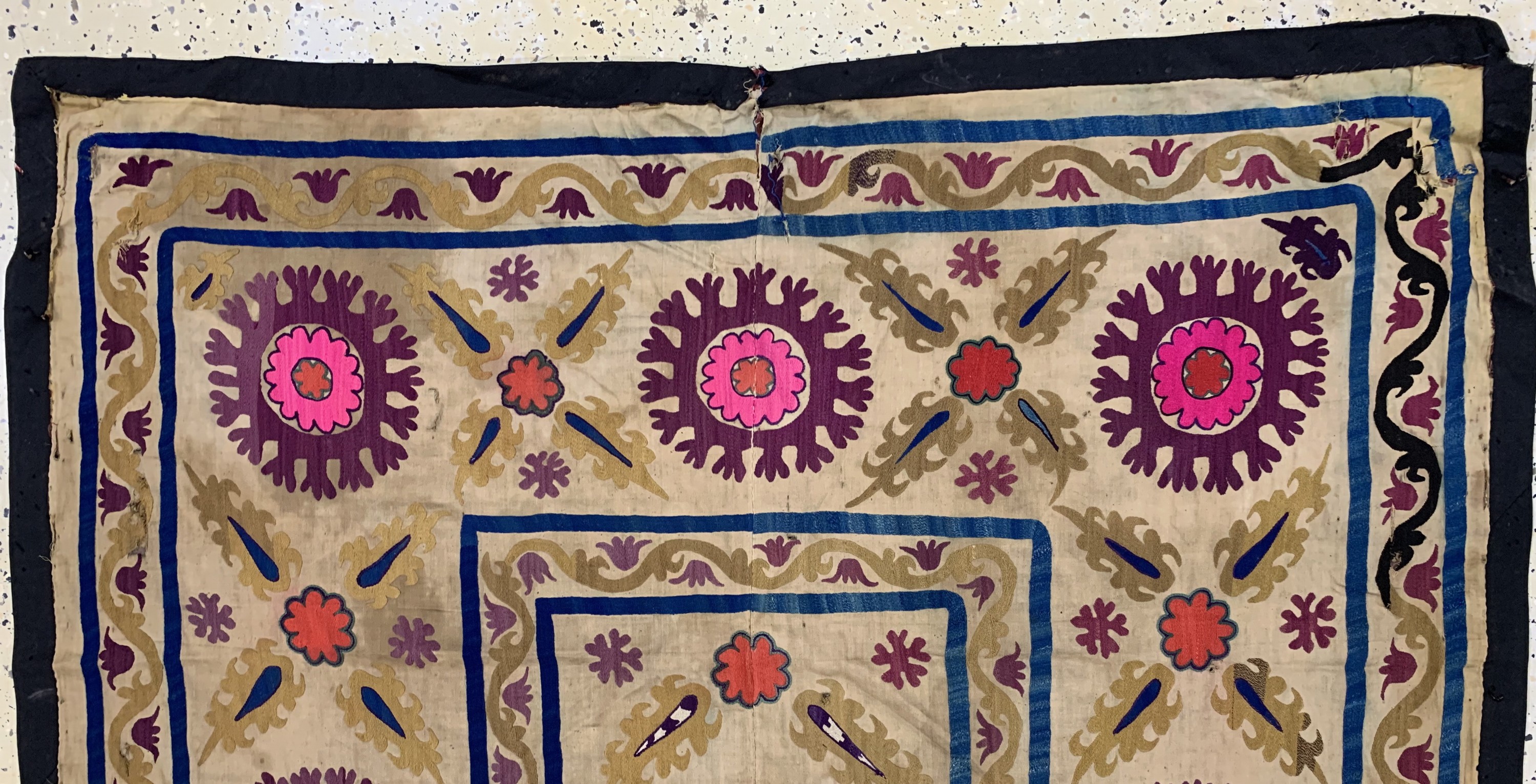 Detail a: Uzbek Susani, Uzbekistan, um 1900, Seiden-Stickerei, ca. 205 x 145 cm, EHZ: 4