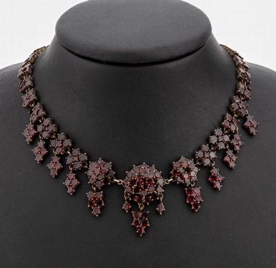 Image Garnet-necklace, approx. 1880 , tombac, mirror garnets, partly with movable suspensions, ...