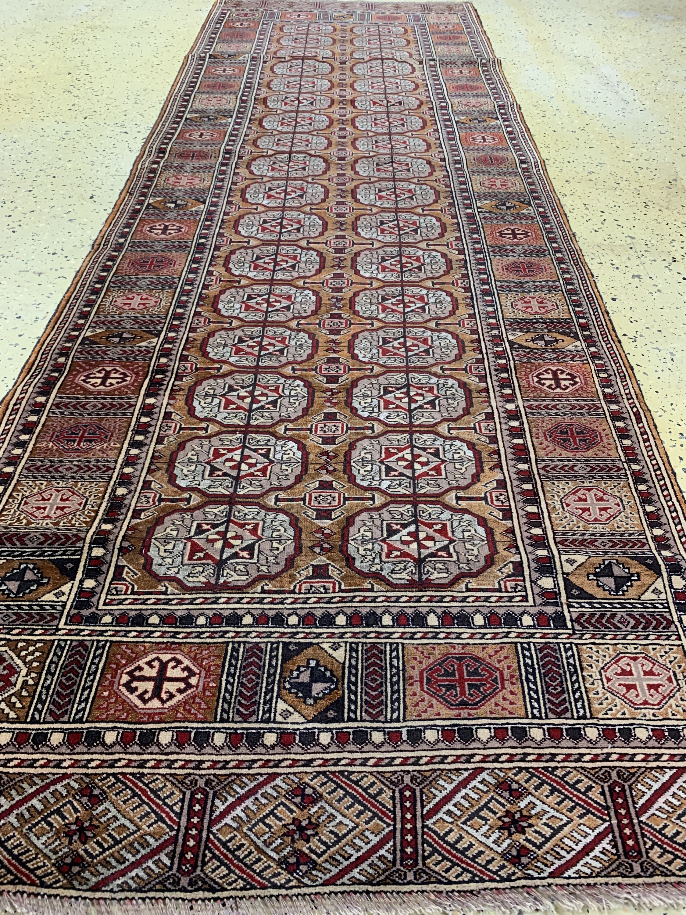Detail c: Mauri"Seidengrund"fein, Afghanistan, Mitte 20.Jhd, Wolle mit Seide, ca. 275 x 90 cm, EHZ:2