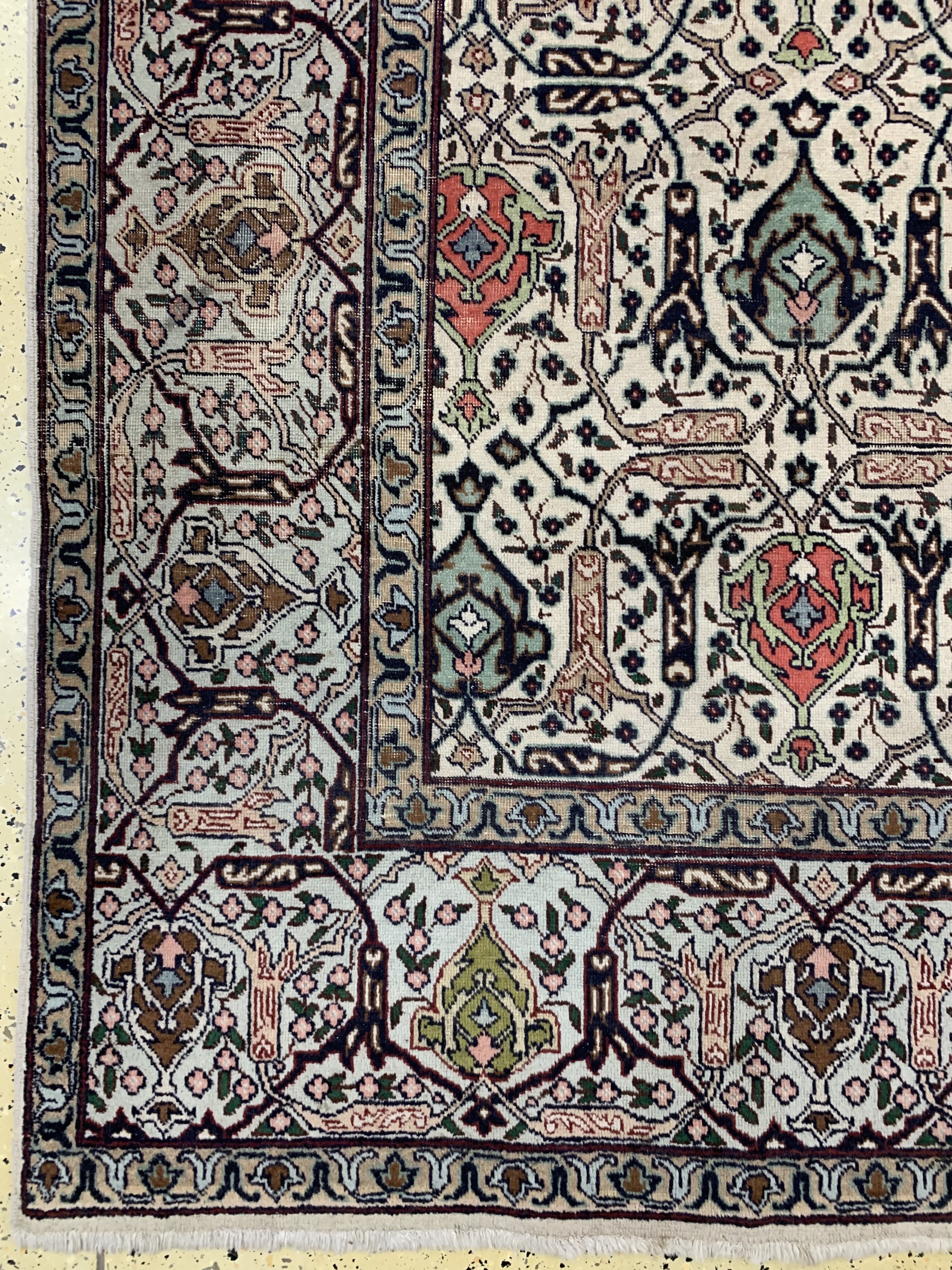 Detail b: Täbriz alt, Persien, Mitte 20.Jhd, Wolle auf Baumwolle, ca. 399 x 292 cm, EHZ: 3