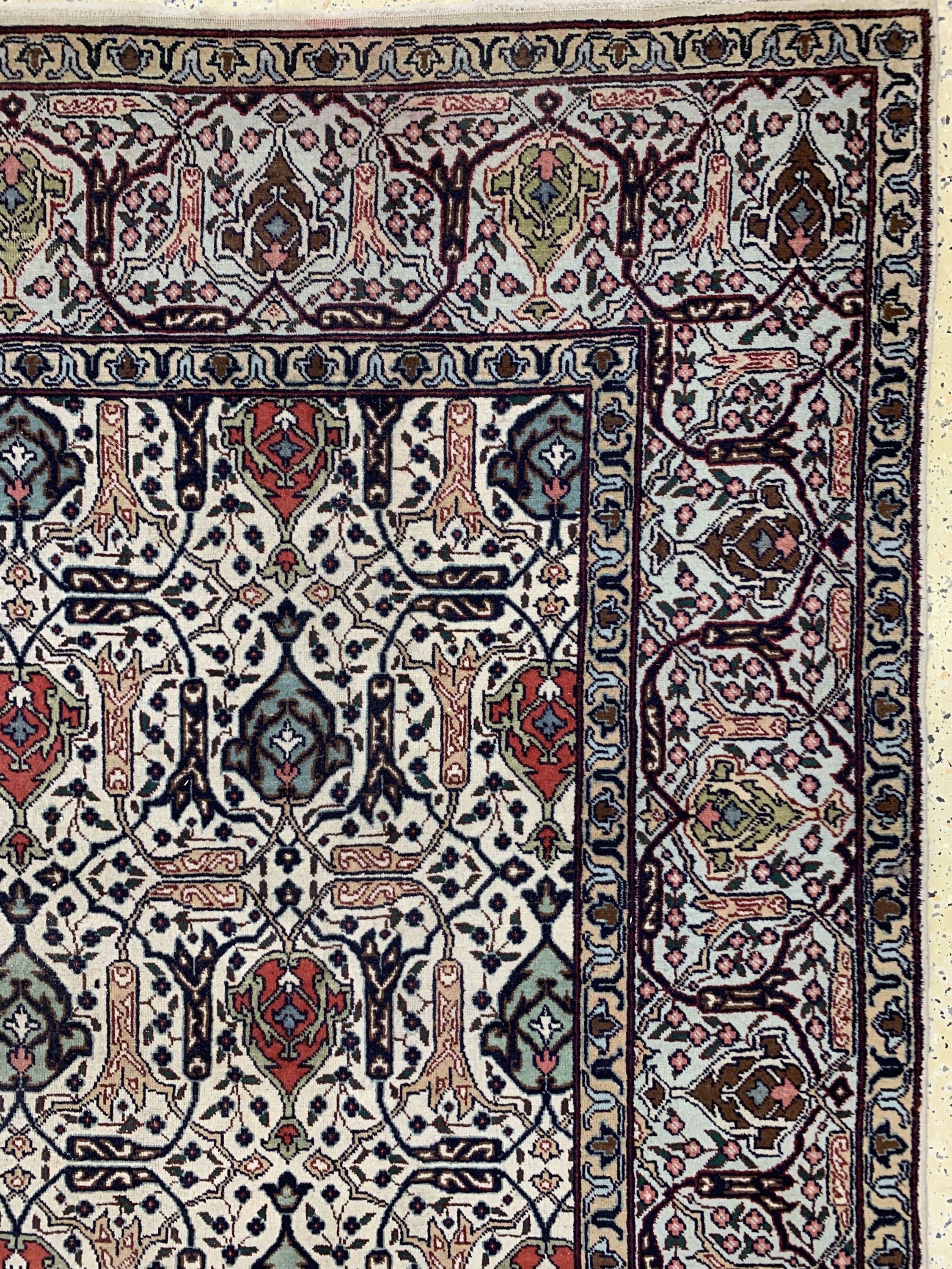 Detail d: Täbriz alt, Persien, Mitte 20.Jhd, Wolle auf Baumwolle, ca. 399 x 292 cm, EHZ: 3
