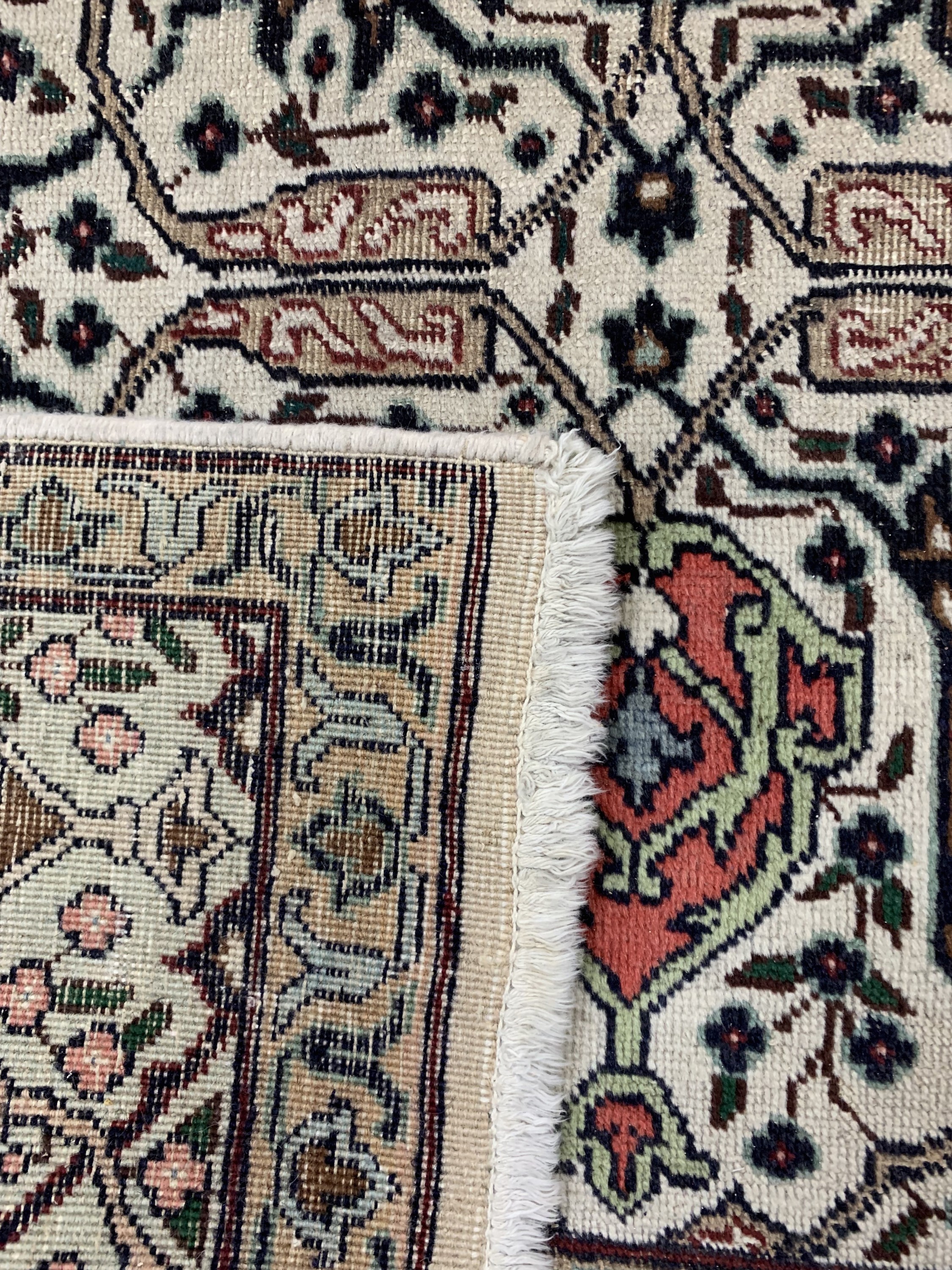 Detail g: Täbriz alt, Persien, Mitte 20.Jhd, Wolle auf Baumwolle, ca. 399 x 292 cm, EHZ: 3