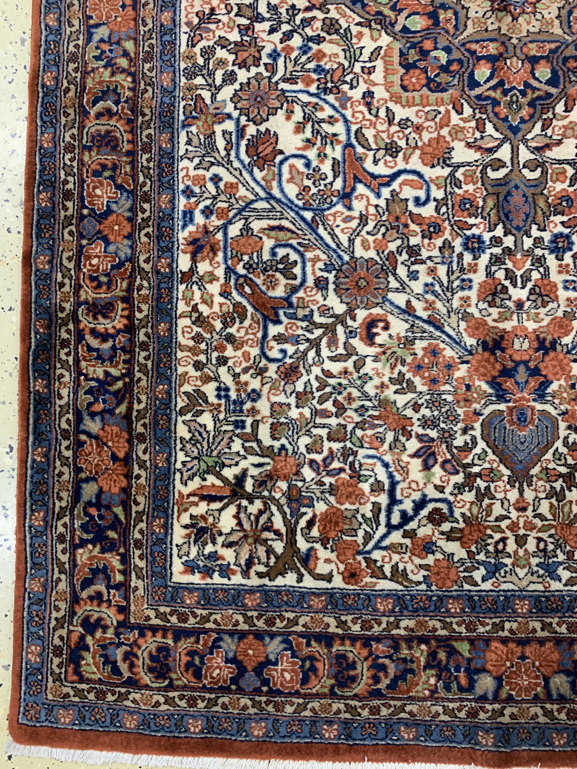 Detail b: Rosenbidjar Kork fein, Indien, Ende 20.Jhd,Korkwolle auf Baumwolle, ca. 199 x 132 cm, Reinigungsbedürftig, EHZ: 2