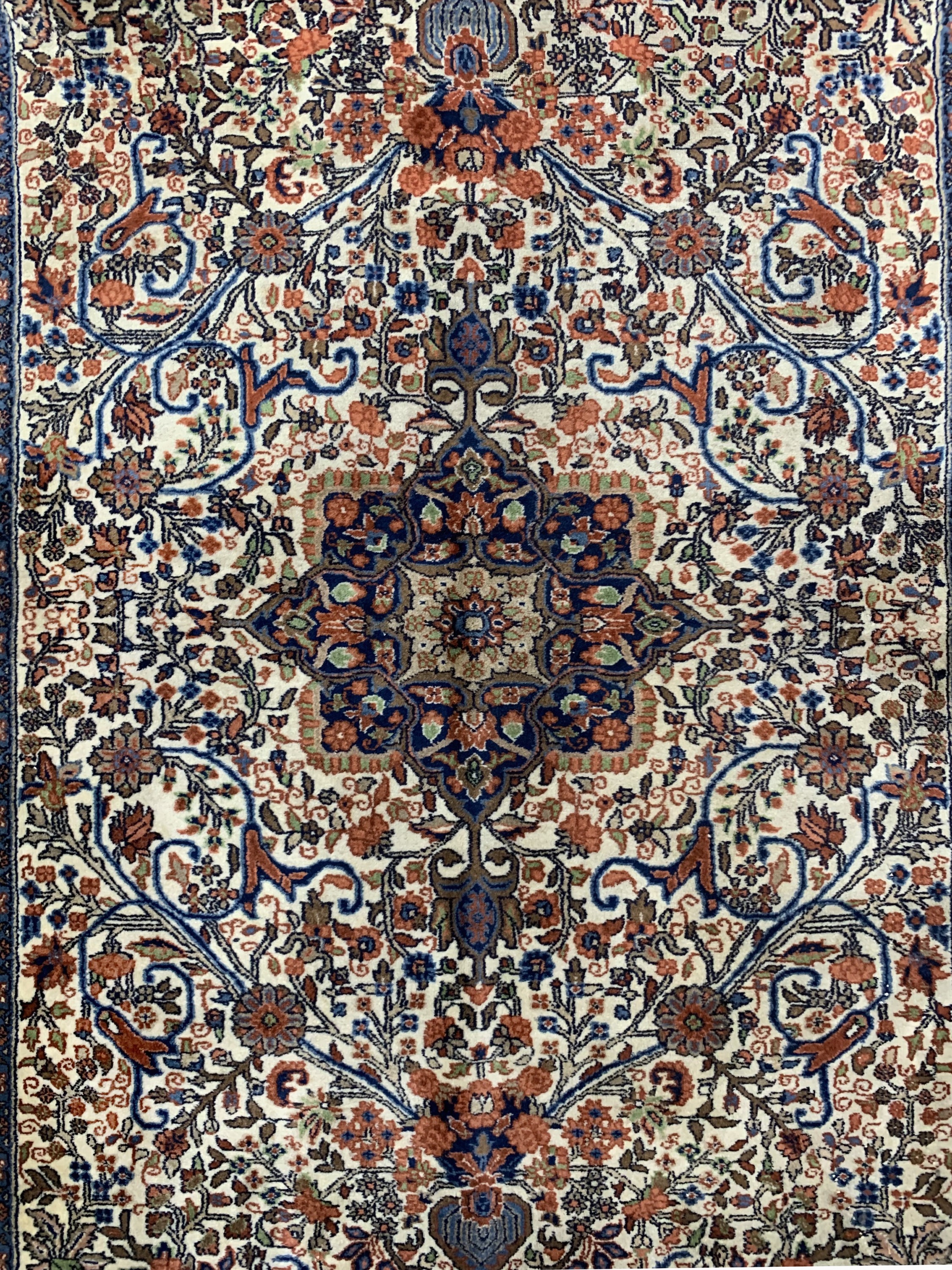 Detail c: Rosenbidjar Kork fein, Indien, Ende 20.Jhd,Korkwolle auf Baumwolle, ca. 199 x 132 cm, Reinigungsbedürftig, EHZ: 2