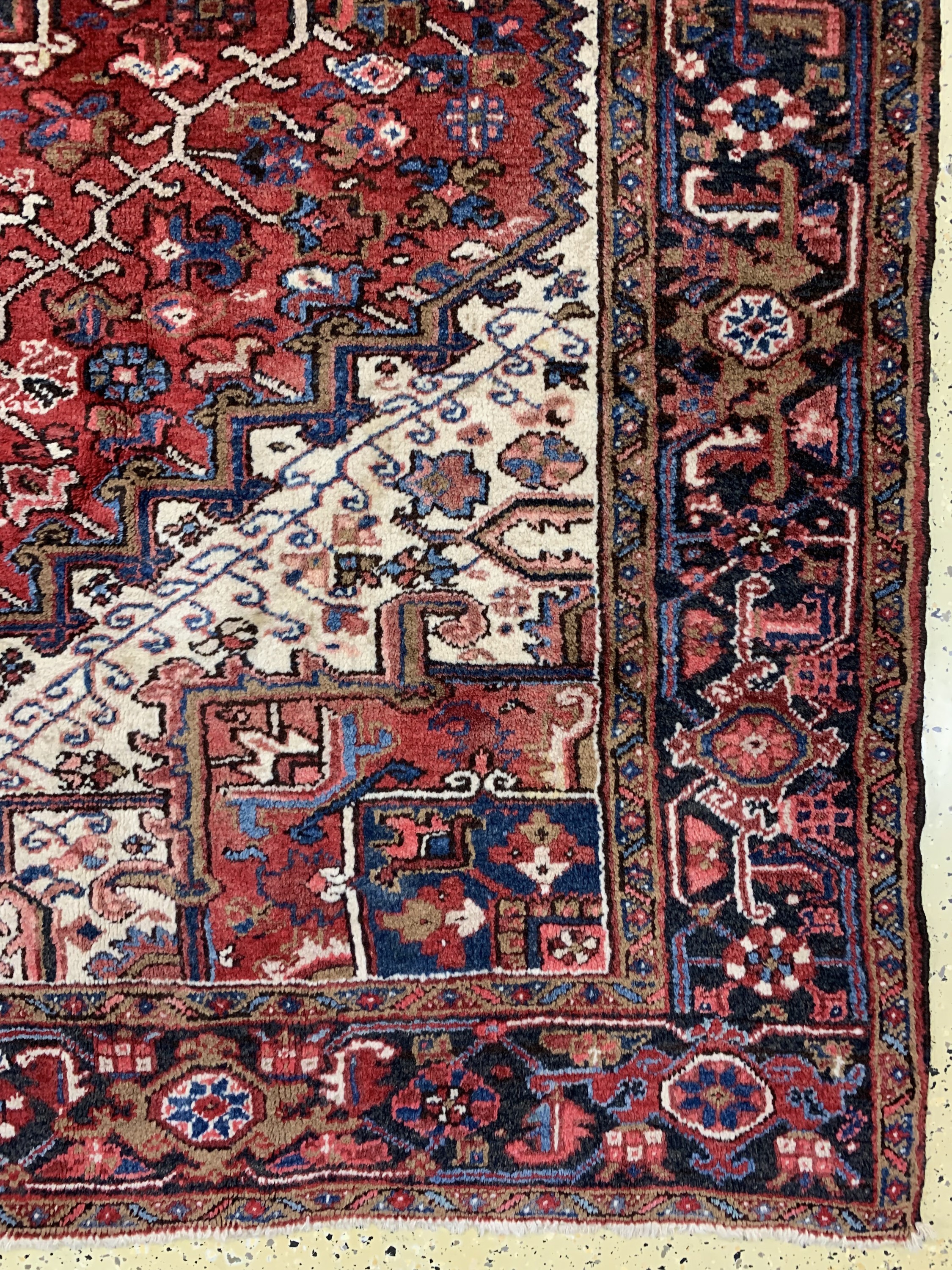 Detail a: Heriz alt, Persien, Mitte 20.Jhd, Wolle aufBaumwolle, ca. 270 x 237 cm, EHZ: 3