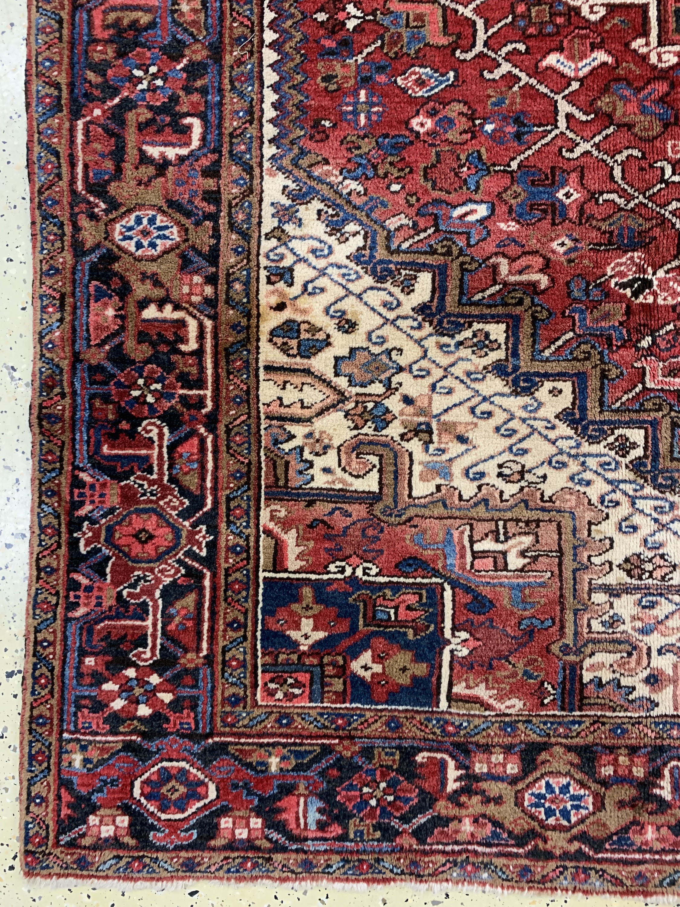 Detail b: Heriz alt, Persien, Mitte 20.Jhd, Wolle aufBaumwolle, ca. 270 x 237 cm, EHZ: 3