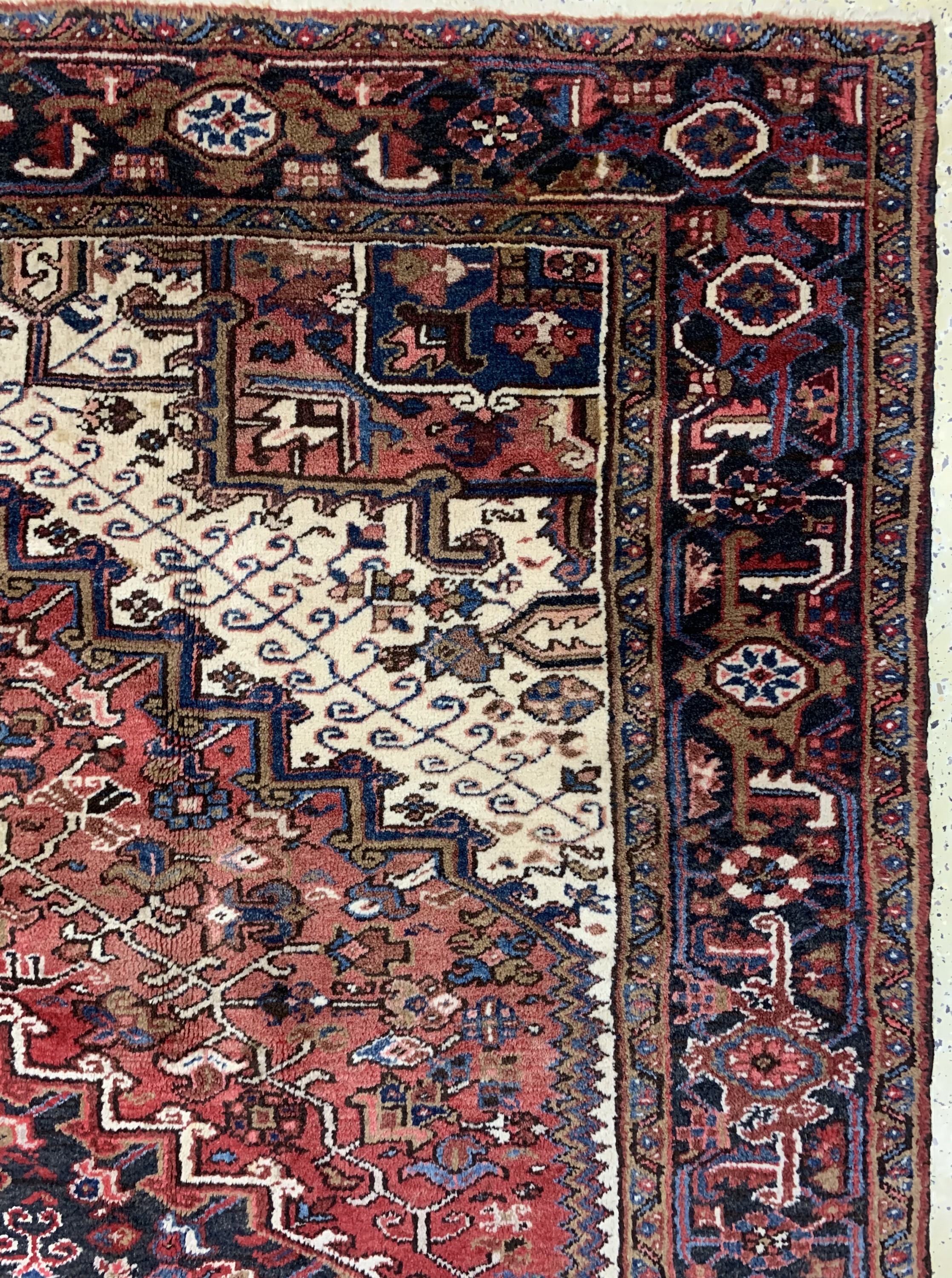 Detail e: Heriz alt, Persien, Mitte 20.Jhd, Wolle aufBaumwolle, ca. 270 x 237 cm, EHZ: 3