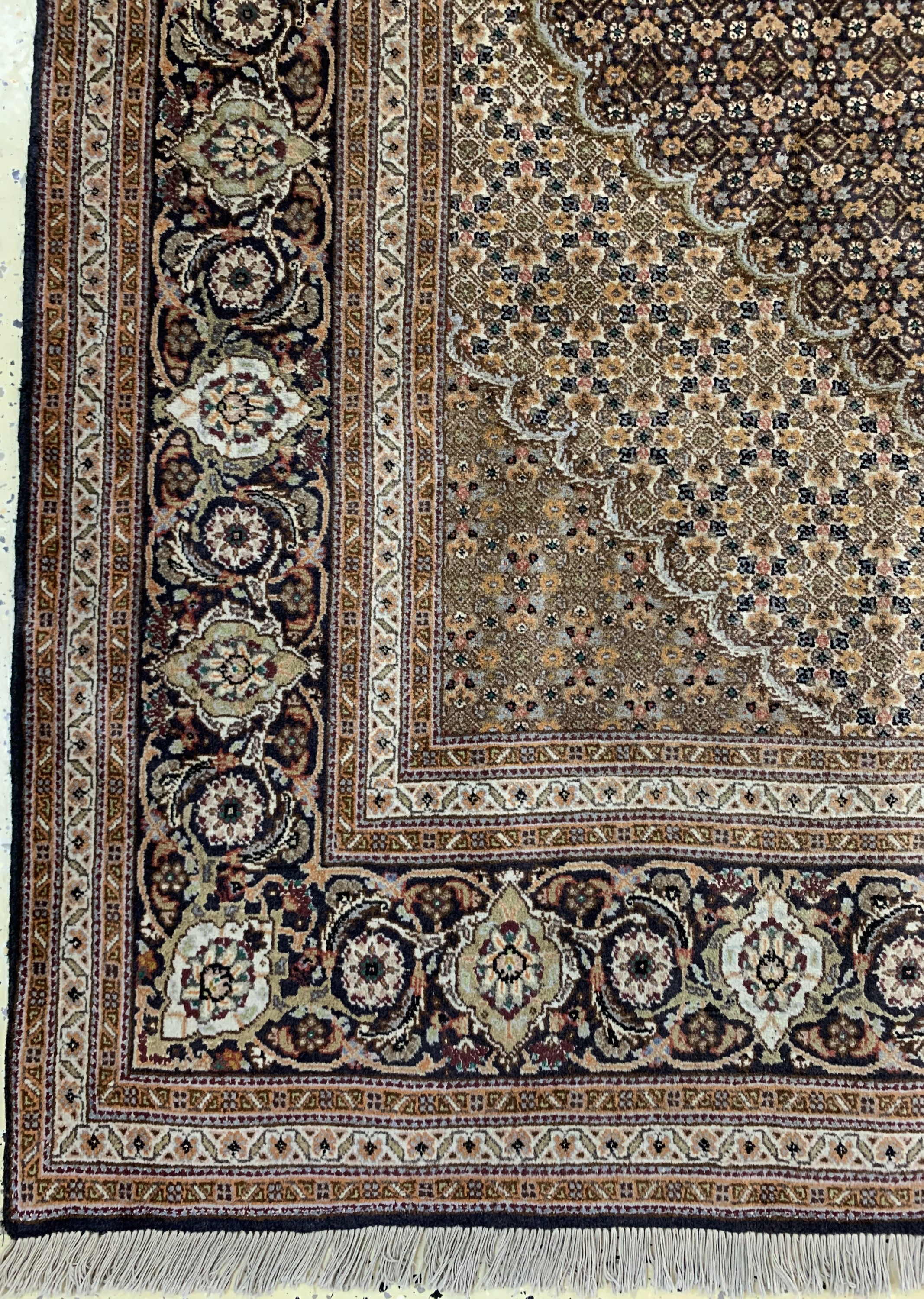 Detail b: Täbriz"Mahi"fein(40 Raj), Persien, Mitte 20.Jhd, Korkwolle mit Seide, ca. 297 x 208 cm,Reinigungsbedürftig, EHZ: 2
