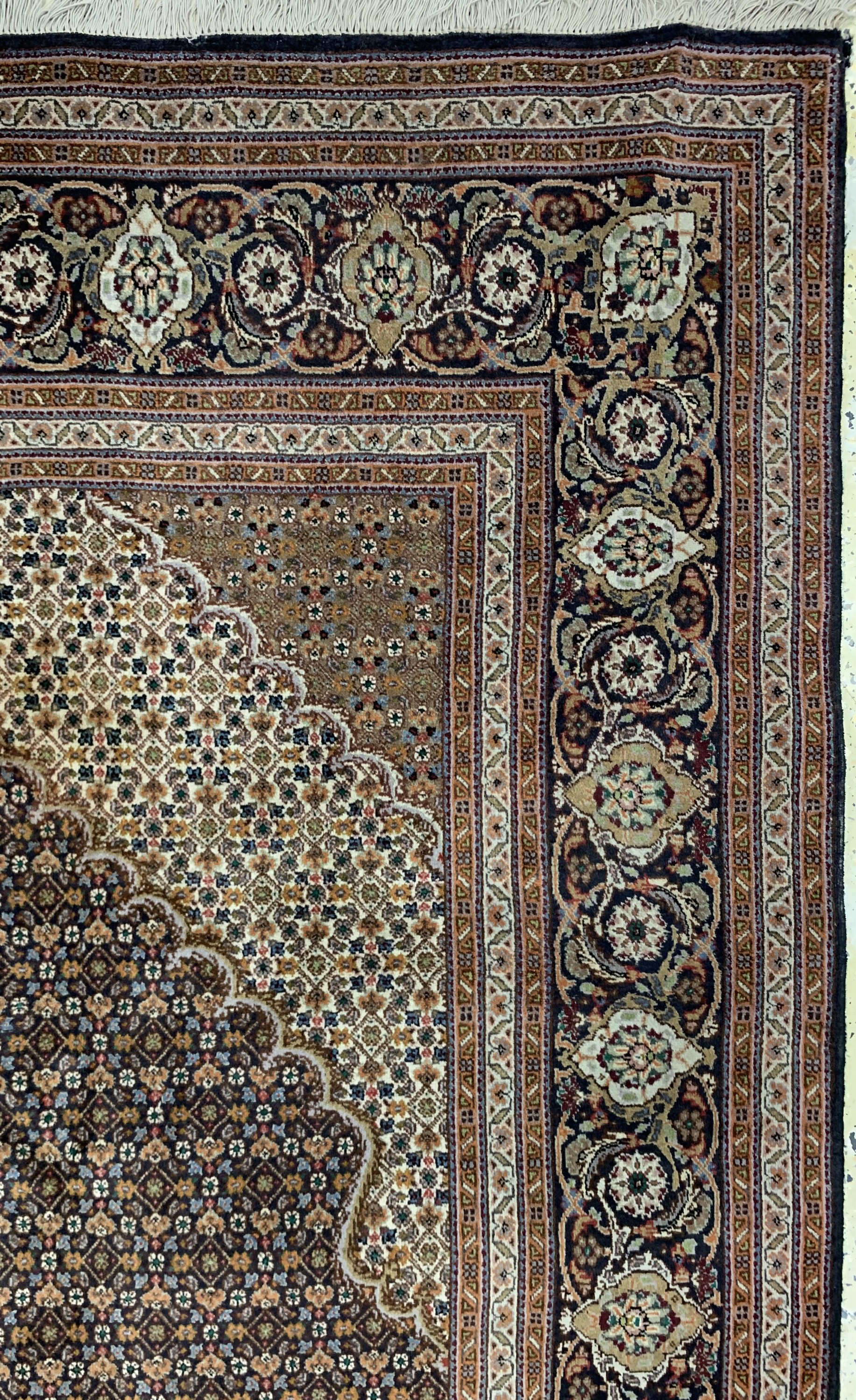Detail e: Täbriz"Mahi"fein(40 Raj), Persien, Mitte 20.Jhd, Korkwolle mit Seide, ca. 297 x 208 cm,Reinigungsbedürftig, EHZ: 2