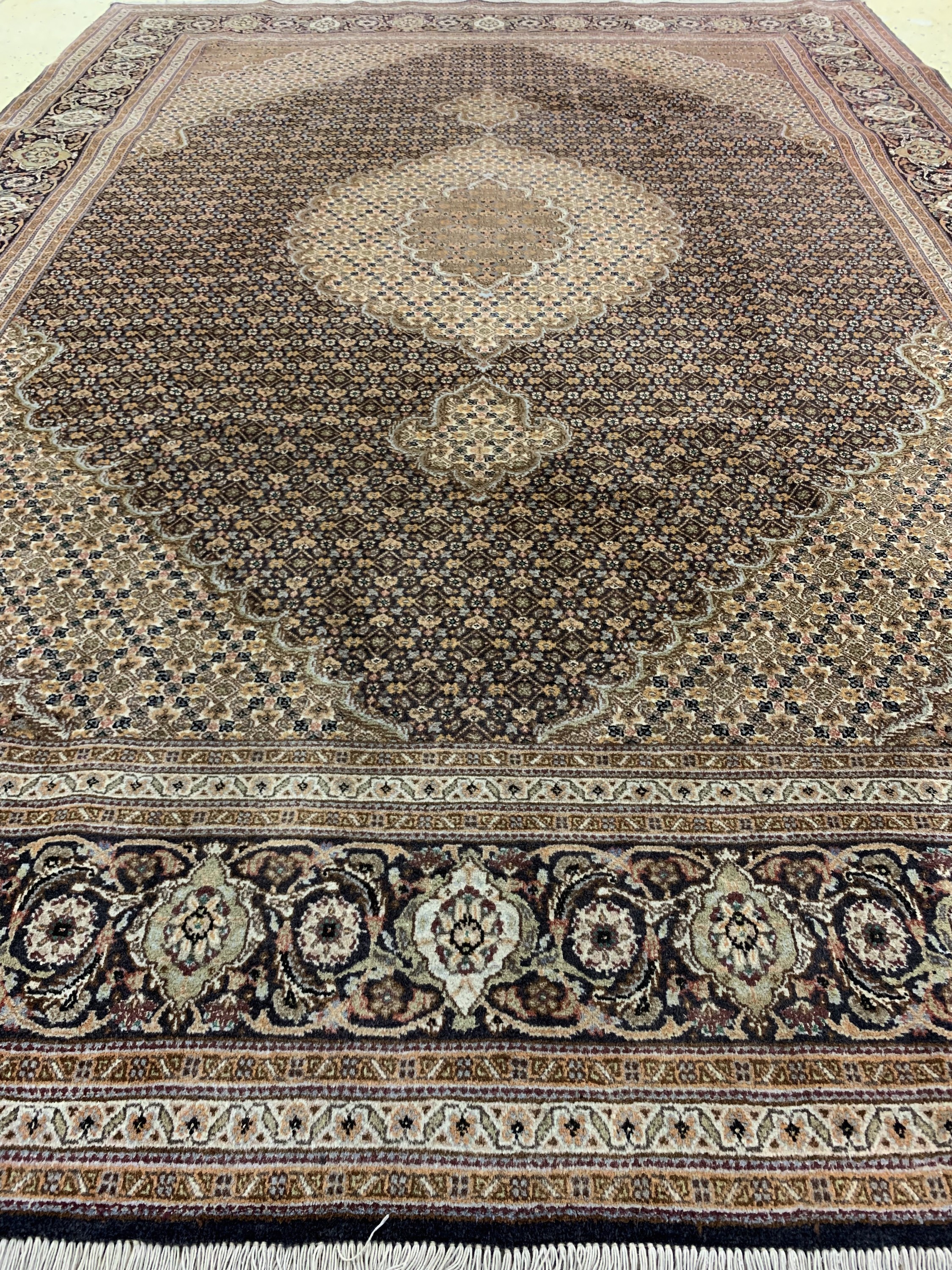 Detail f: Täbriz"Mahi"fein(40 Raj), Persien, Mitte 20.Jhd, Korkwolle mit Seide, ca. 297 x 208 cm,Reinigungsbedürftig, EHZ: 2