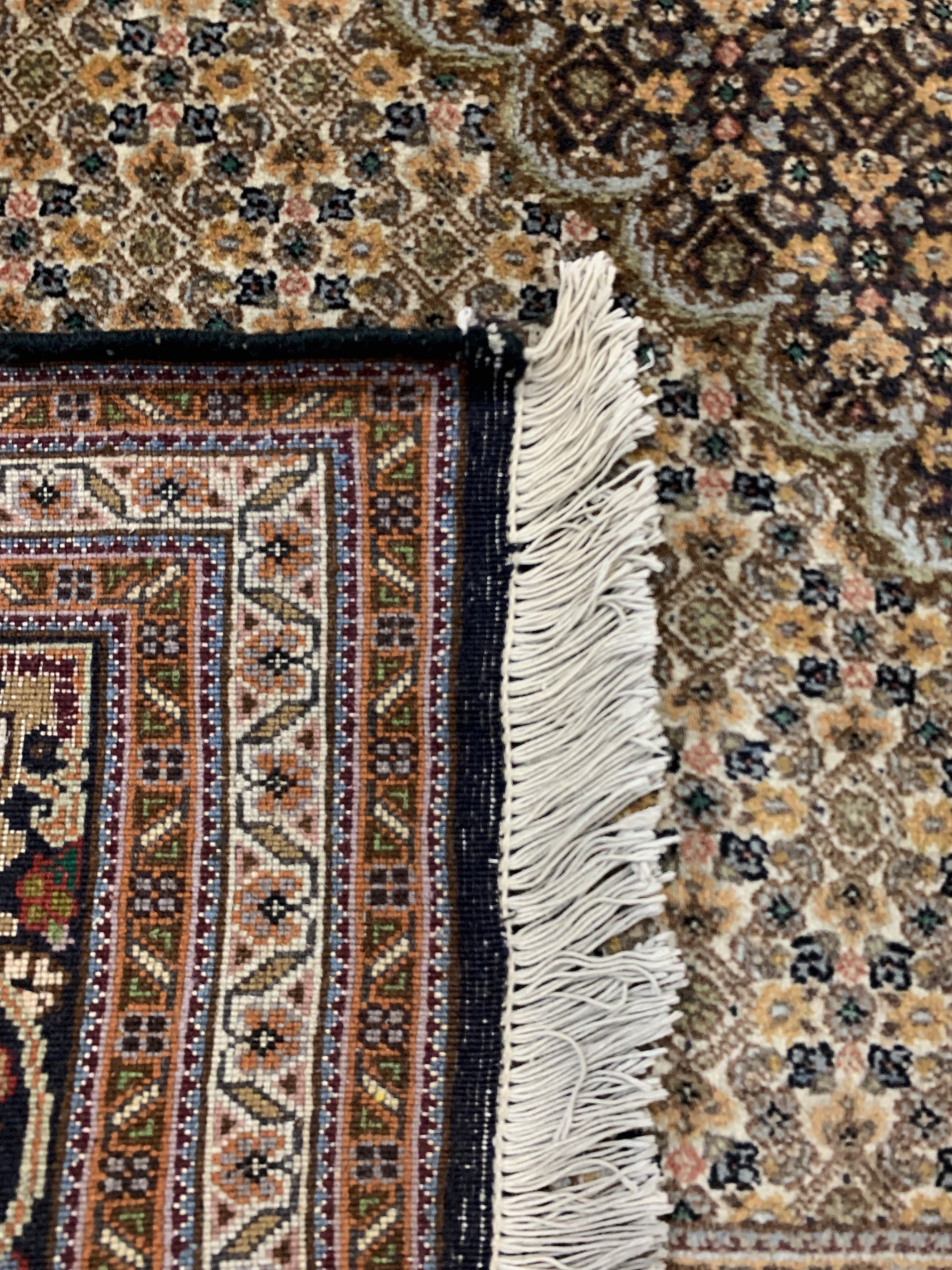 Detail g: Täbriz"Mahi"fein(40 Raj), Persien, Mitte 20.Jhd, Korkwolle mit Seide, ca. 297 x 208 cm,Reinigungsbedürftig, EHZ: 2