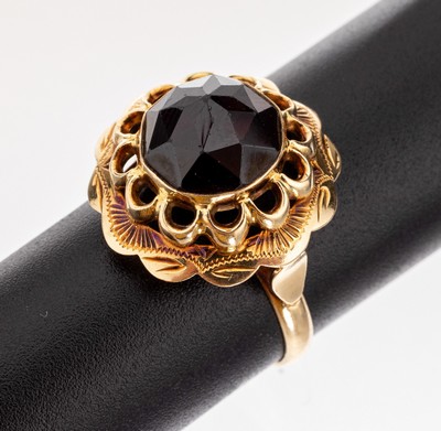 Image 14 kt gold garnet-ring, approx. 1920 , YG 585/000, ring head with swung elements, round ...