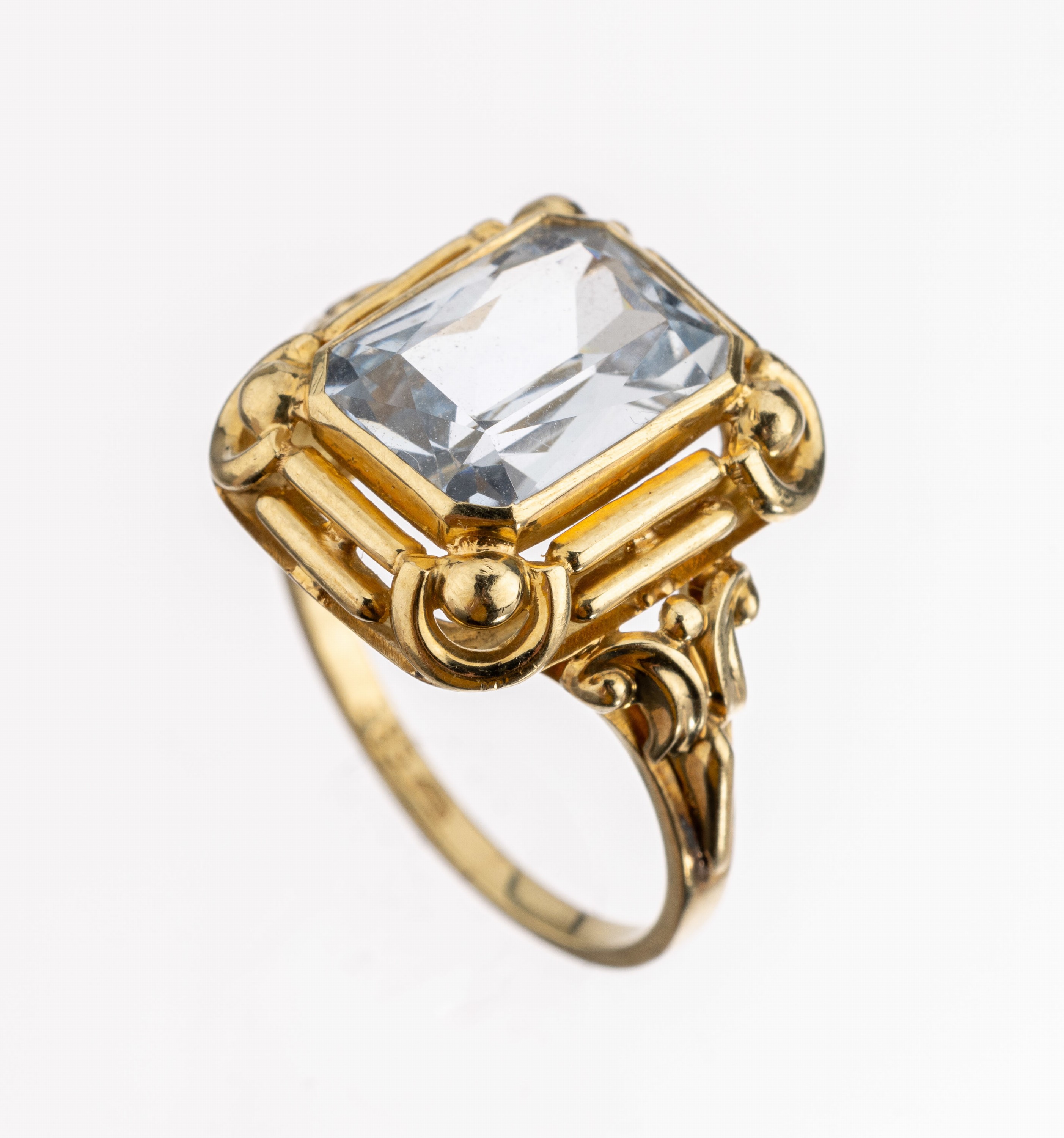 14 kt Gold Aquamarin-Ring, 1950er Jahre, GG 585/000, facett. Aquamarin ca. 3.00 ct, Rahmung mit geschwungenen Elementen, RW 56, ca. 4.2 g