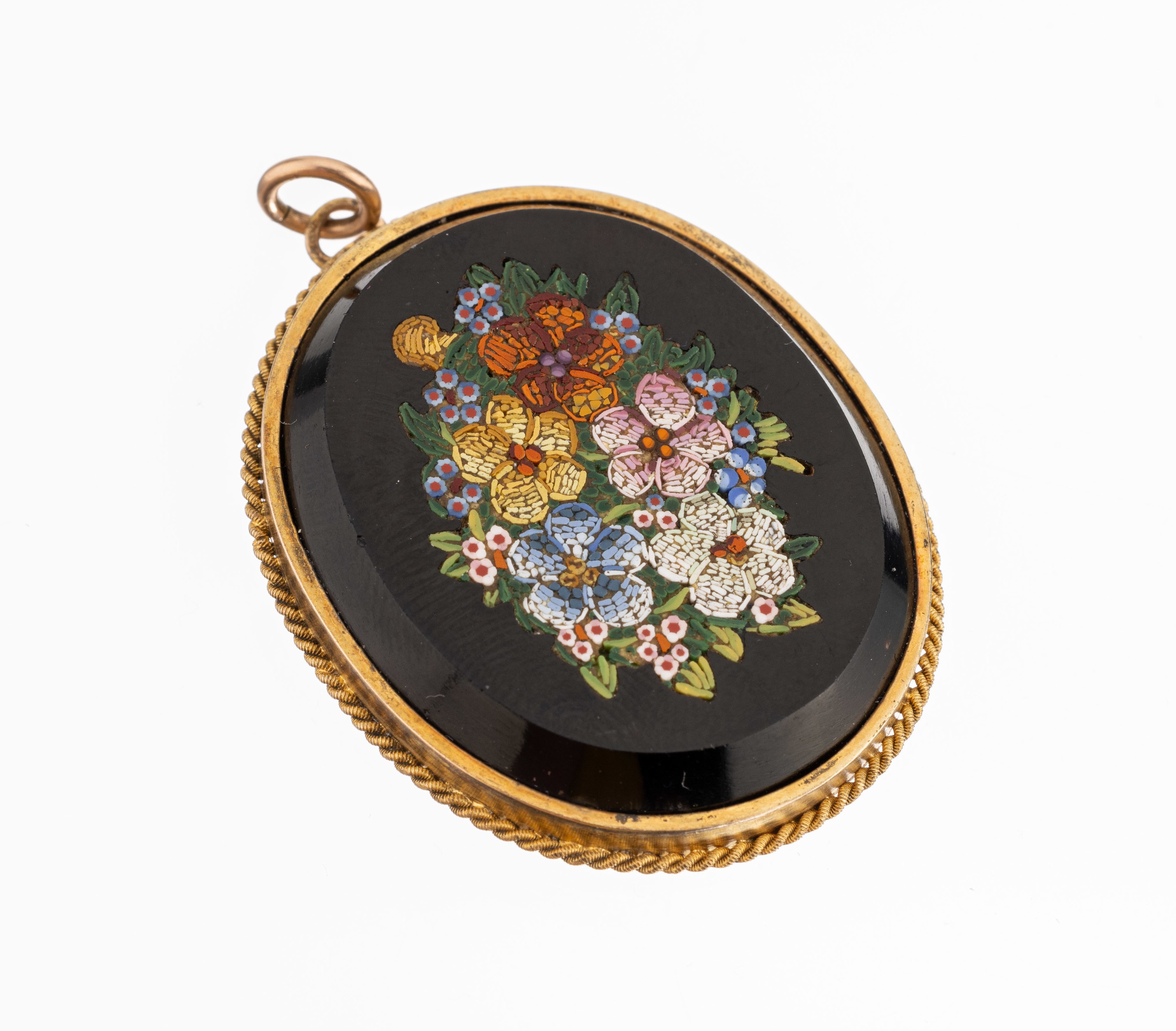 14 kt Gold Mosaik-Anhänger, Italien um 1860- 80er Jahre, GG 585/000 gepr., ovaler Onyx mit polychromen Mikromosaik, florale Darstellung, 4.5 x 3.5 ...