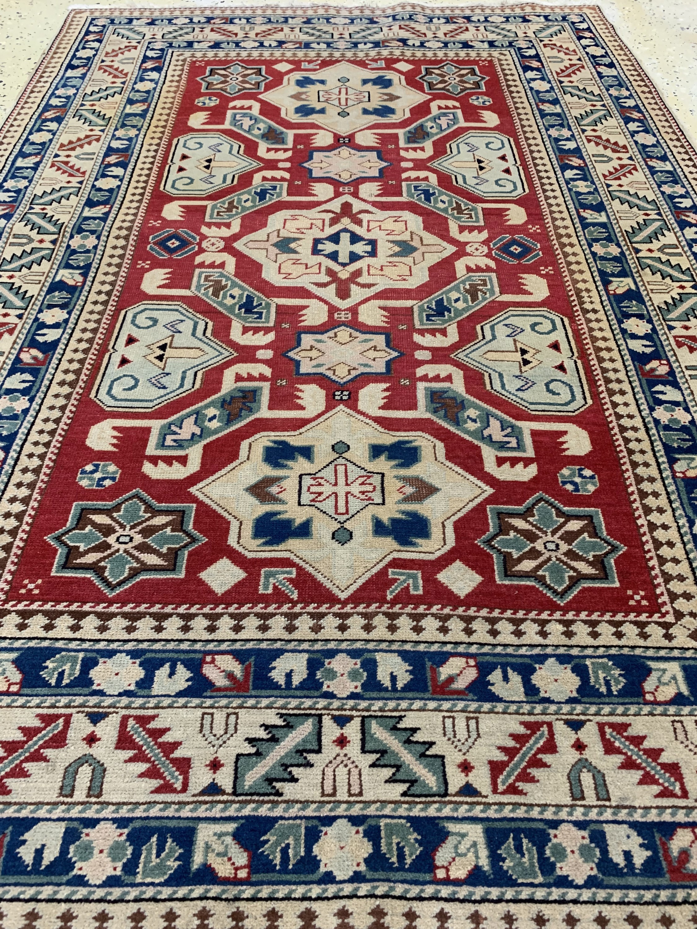 Detail e: "Tuduc"Motiv, Rumänien, Mitte 20.Jhd, Wolle auf Baumwolle, ca. 175 x 123 cm, EHZ: 3