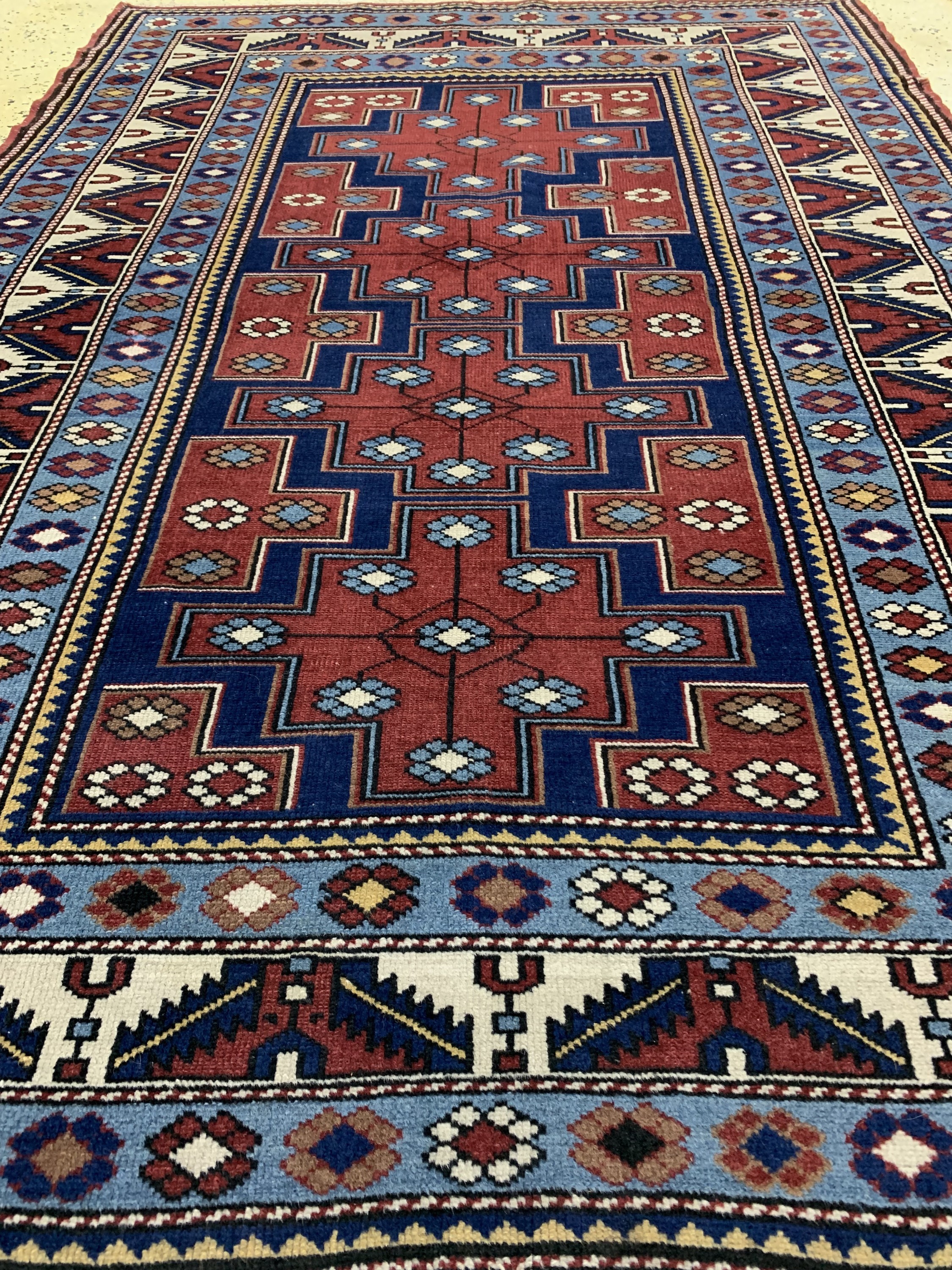 Detail e: "Derbent"Kazak, Rußland, Mitte 20.Jhd, Wolle auf Wolle, ca. 190 x 132 cm, EHZ: 2-3
