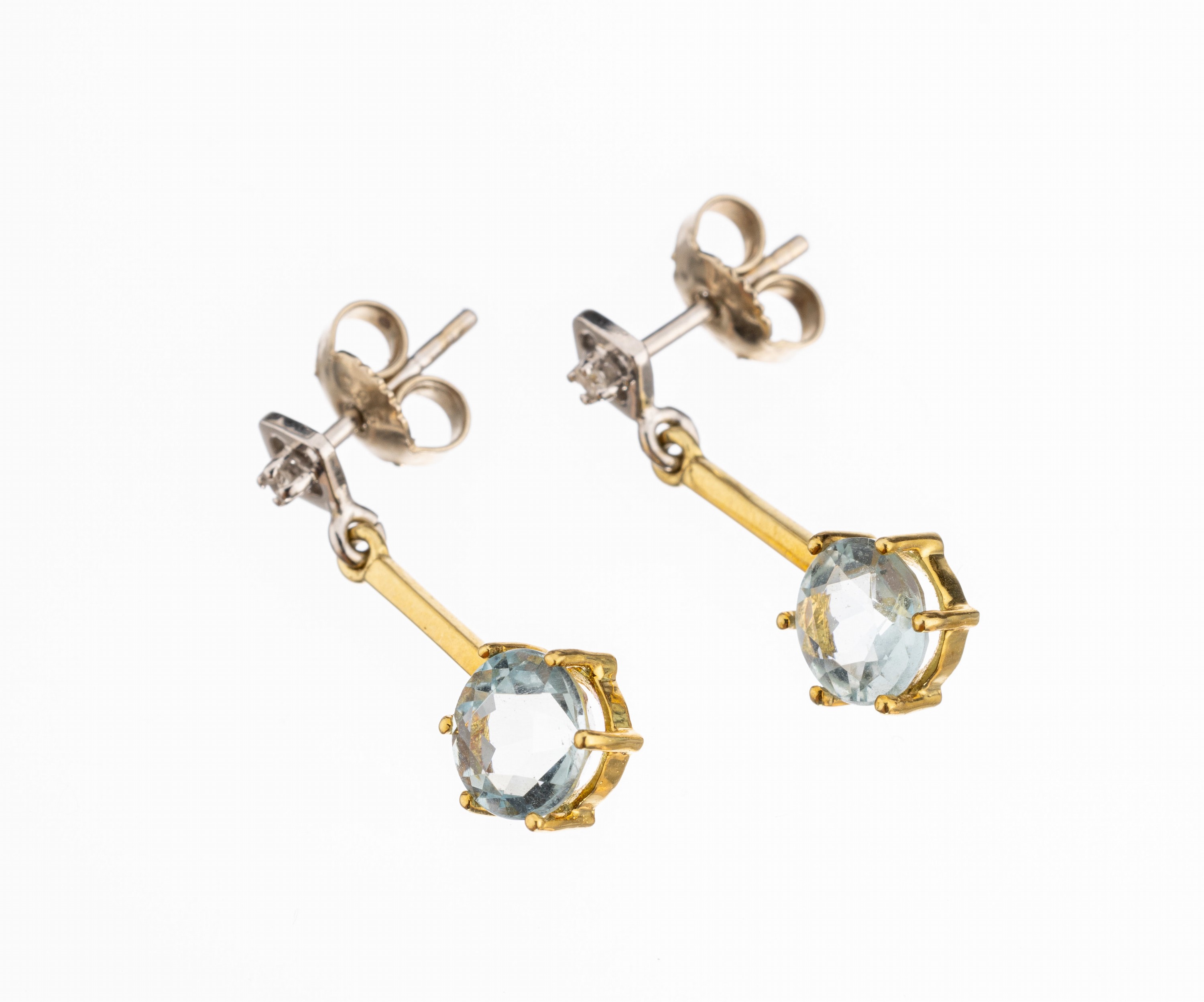 Paar 14 kt Gold Aquamarin-Brillant-Ohrstecker, GG/WG 585/000, bewegl. Abhängung mit 2 rundfacett. Aquamarinen zus. ca. 1.0 ct, 2 Brillanten zus. ca. ...