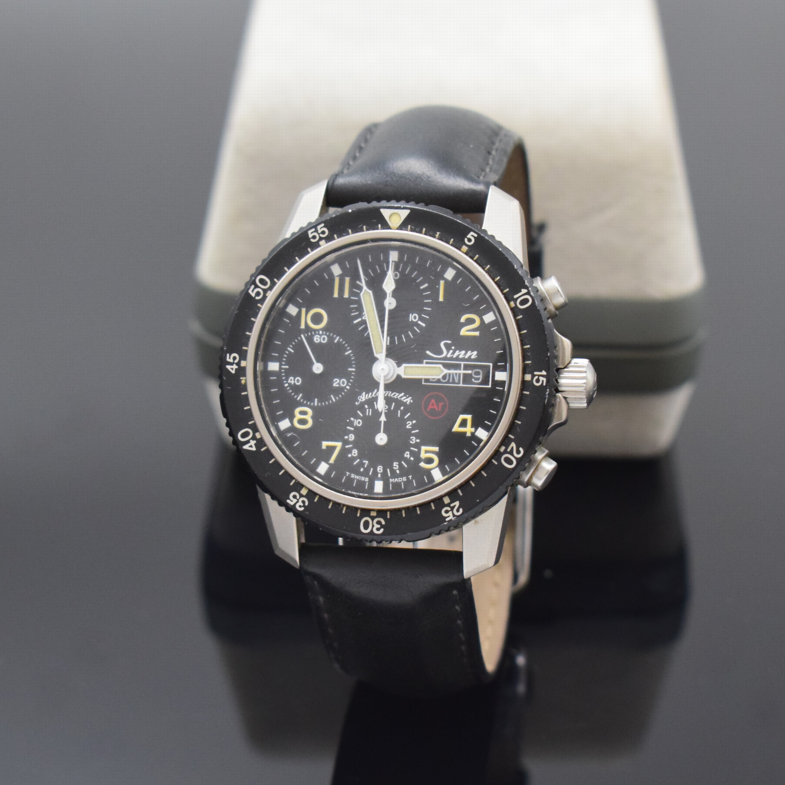 SINN Armbandchronograph in Titan Referenz 103.5386, Schweiz um 1990, Automatik, satiniertes, beids. vergl. Geh., Boden verschr., seitl. ...